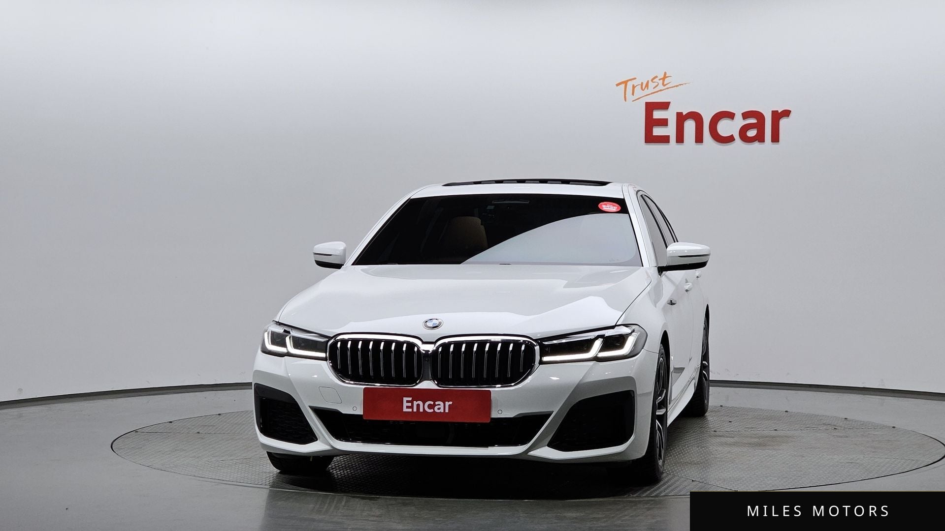BMW 5 Series (G30) 2023 — миниатюра 3