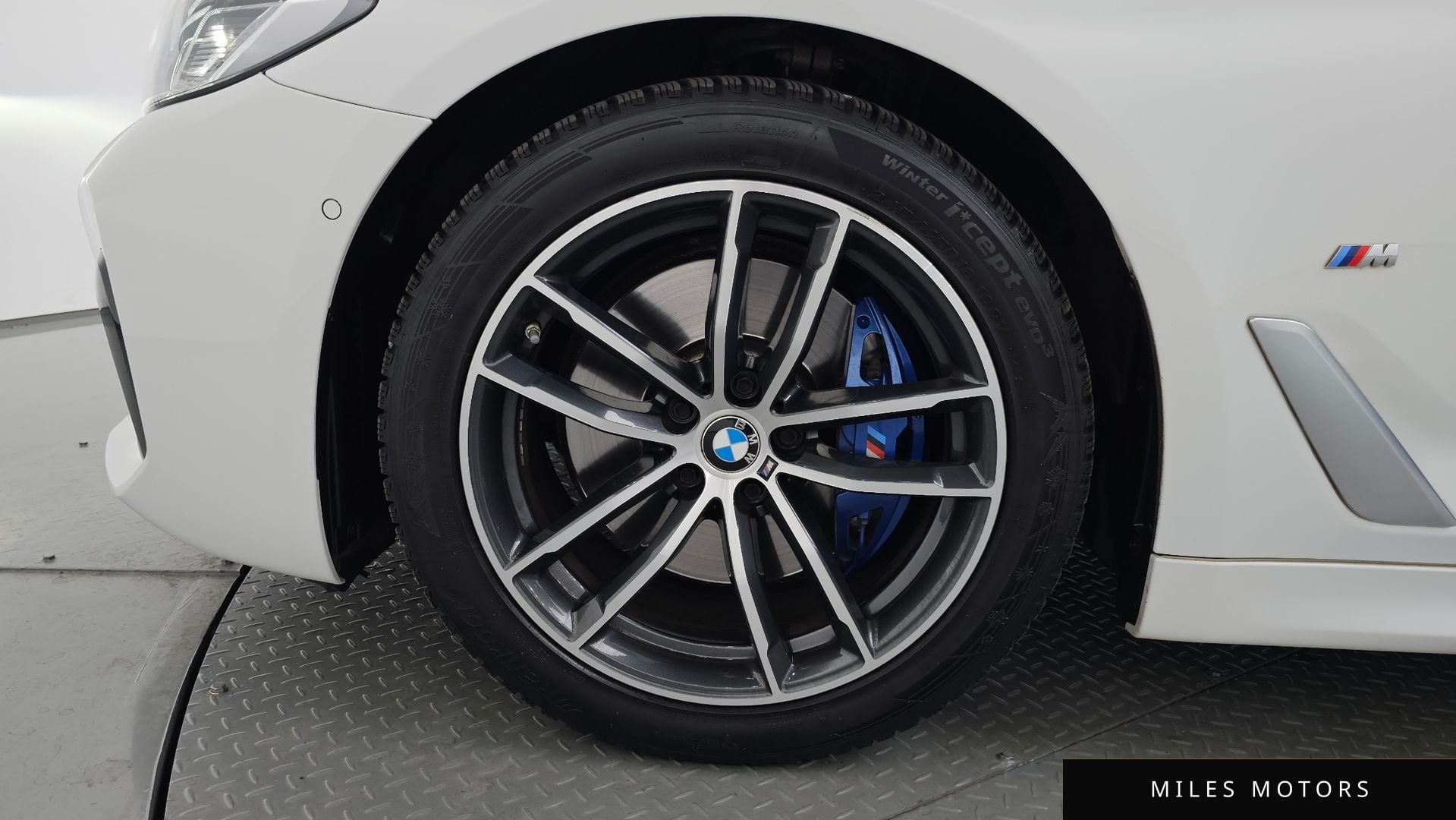 BMW 5 Series (G30) 2023 — миниатюра 5