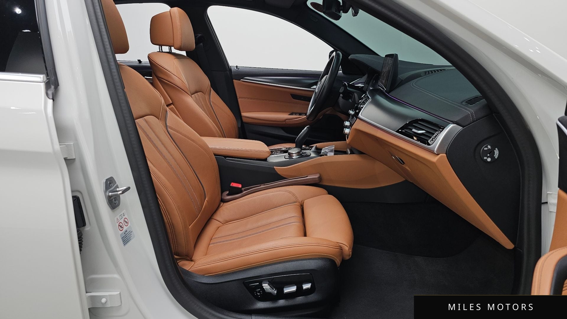 BMW 5 Series (G30) 2023 — миниатюра 11