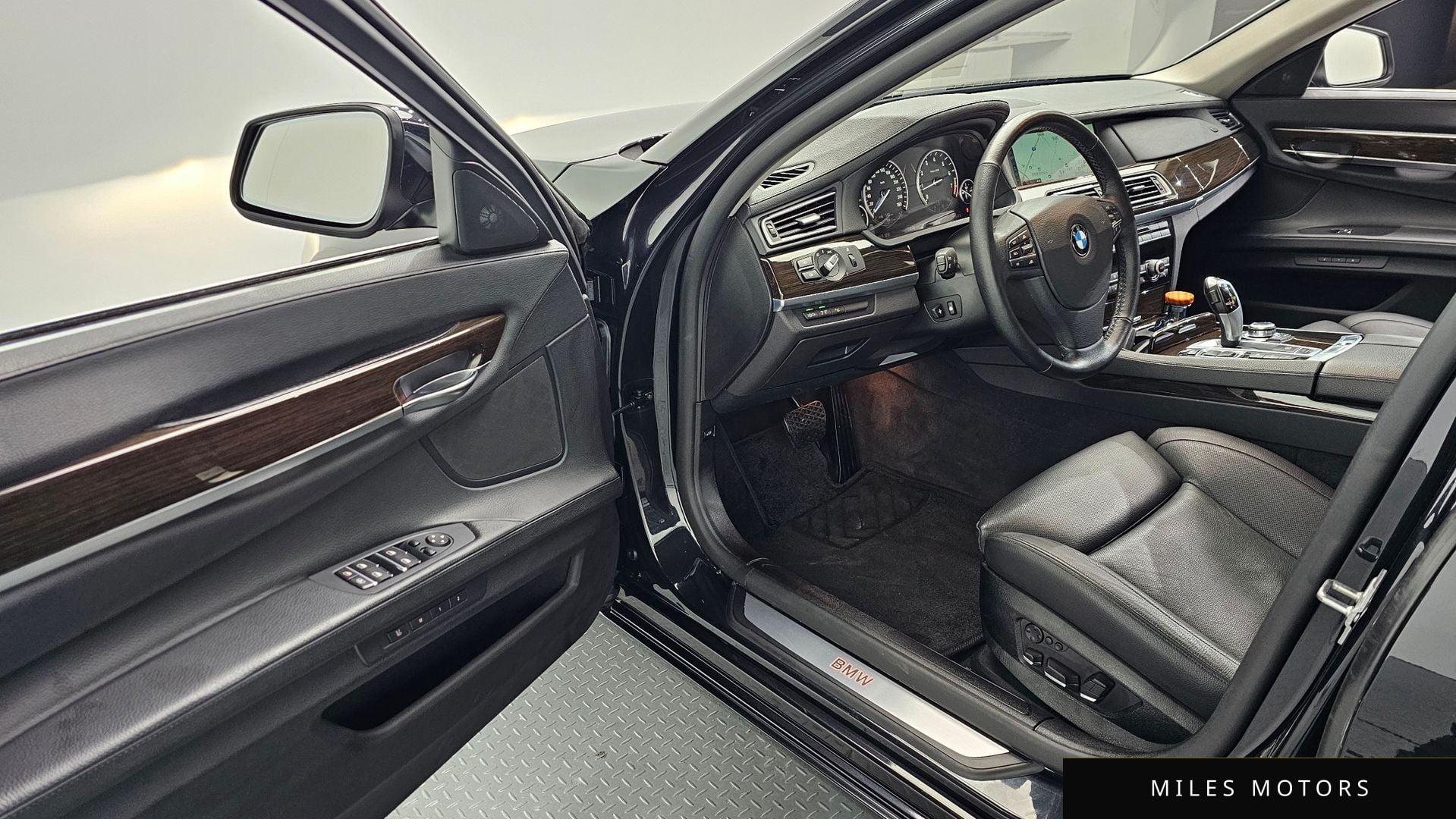 BMW 7 Series (F01) 2012 — миниатюра 11
