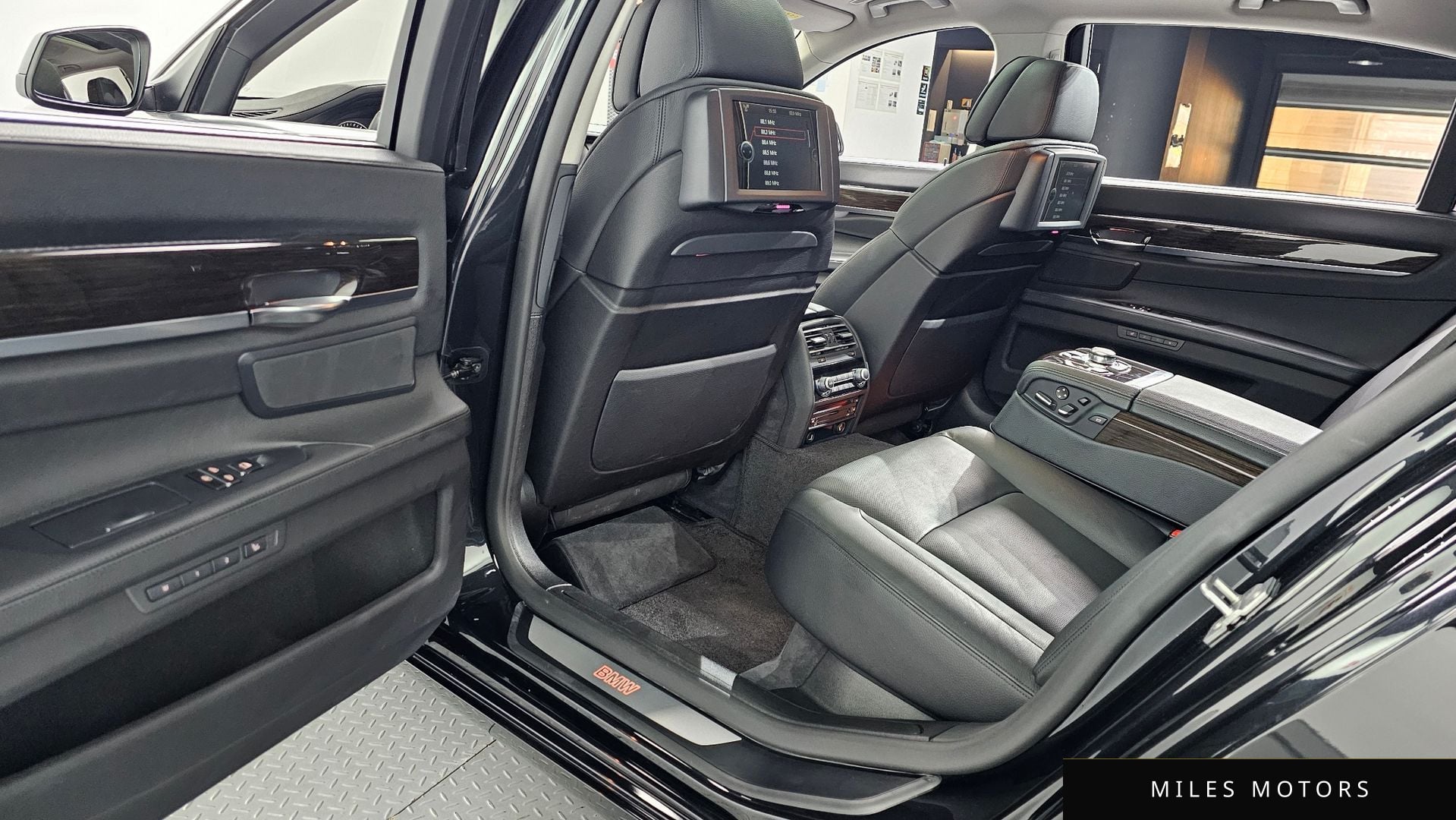 BMW 7 Series (F01) 2012 — миниатюра 12