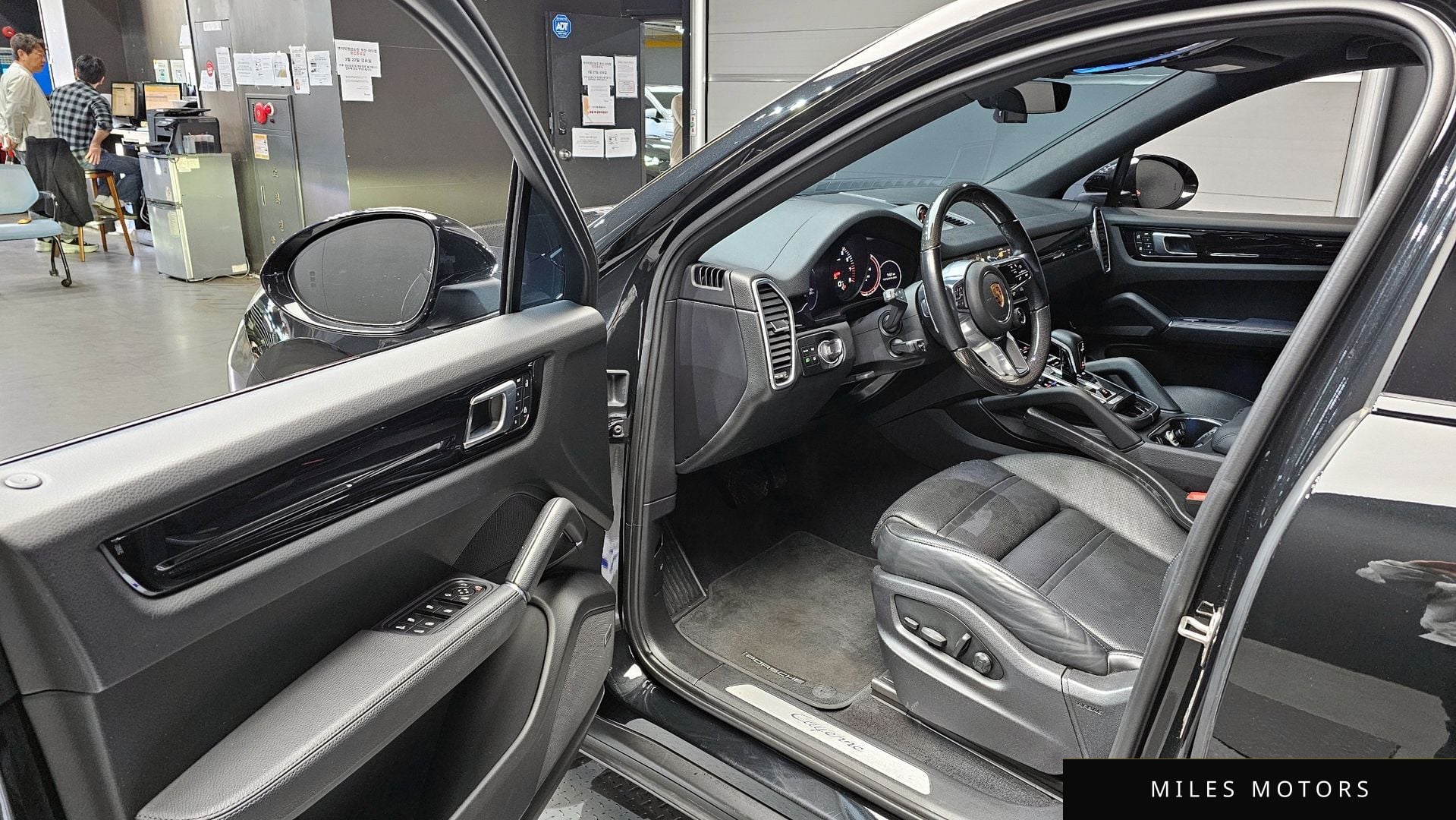Porsche Cayenne 2023 — миниатюра 10