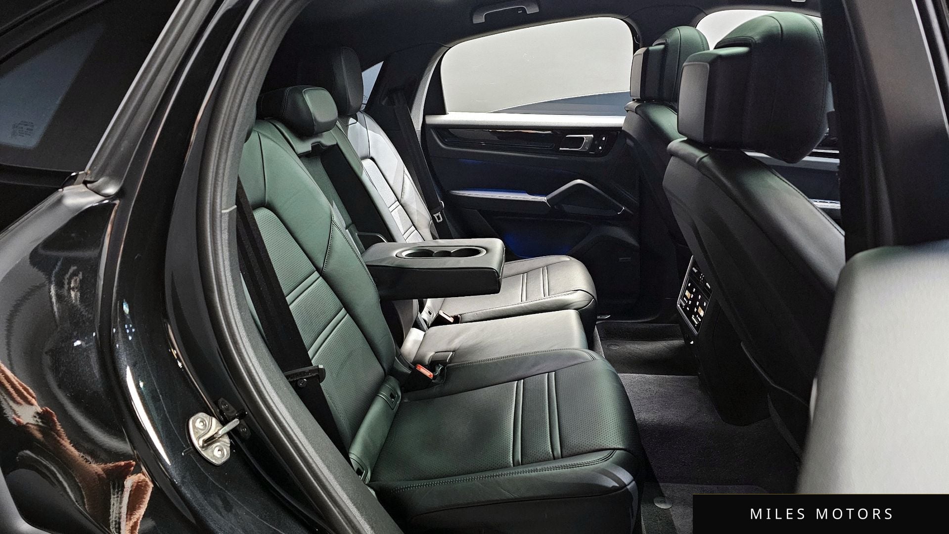 Porsche Cayenne 2023 — миниатюра 12
