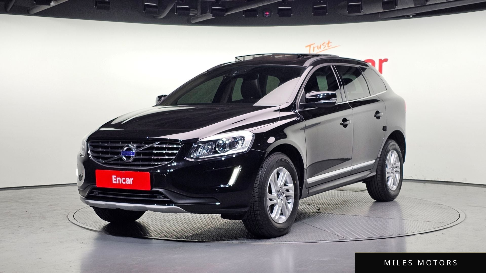 Volvo XC60 2017 — фото 1 из 12