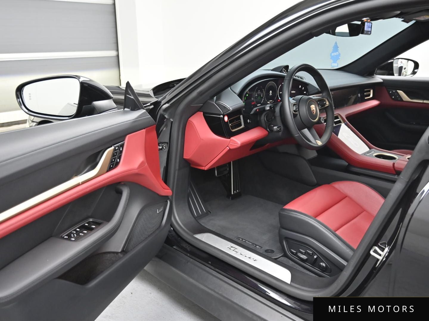 Porsche Taycan 2025 — миниатюра 11