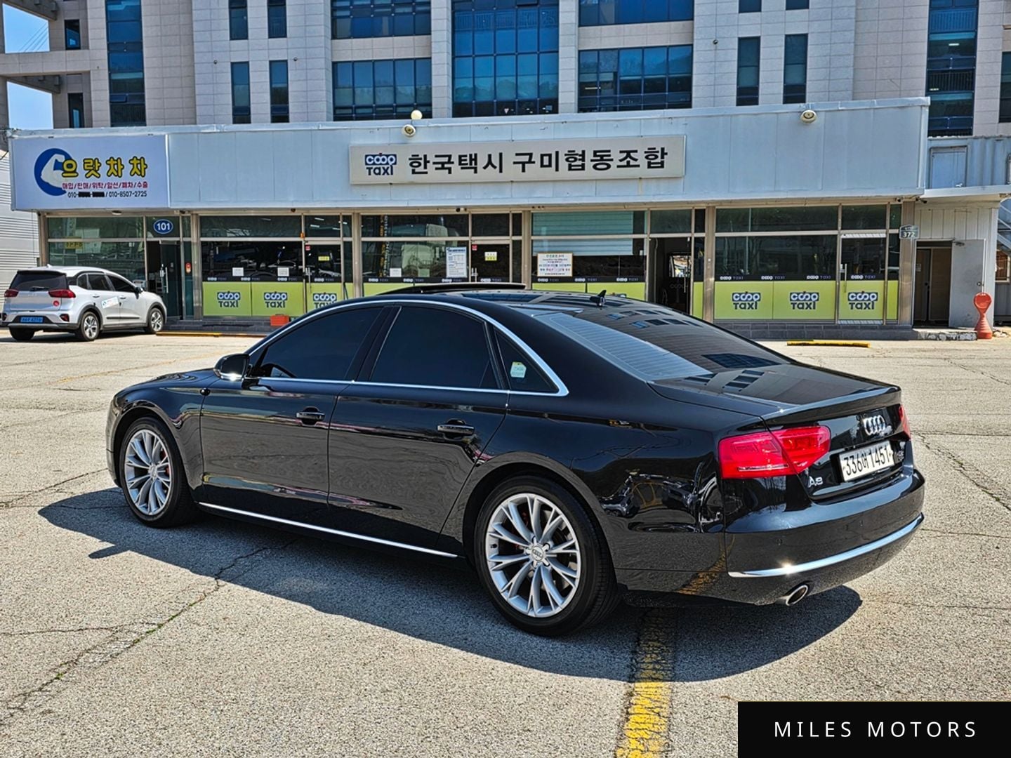 Audi A8 2011 — миниатюра 7