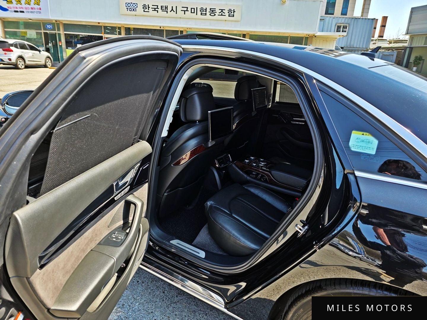 Audi A8 2011 — миниатюра 10