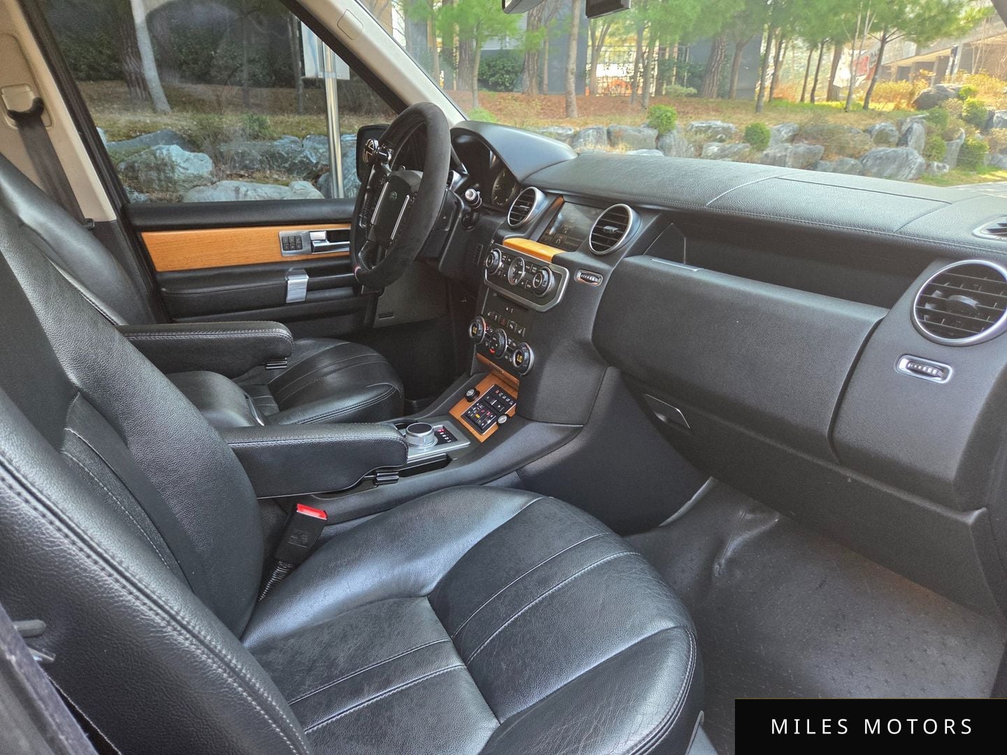 Land Rover Discovery 2012 — миниатюра 10