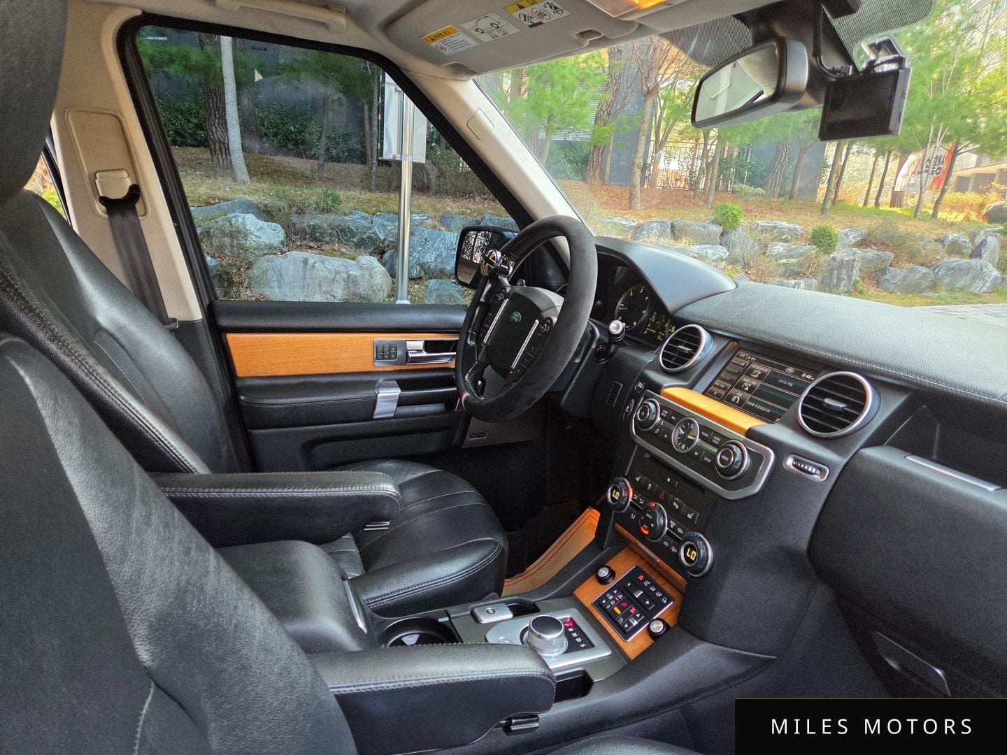 Land Rover Discovery 2012 — миниатюра 11