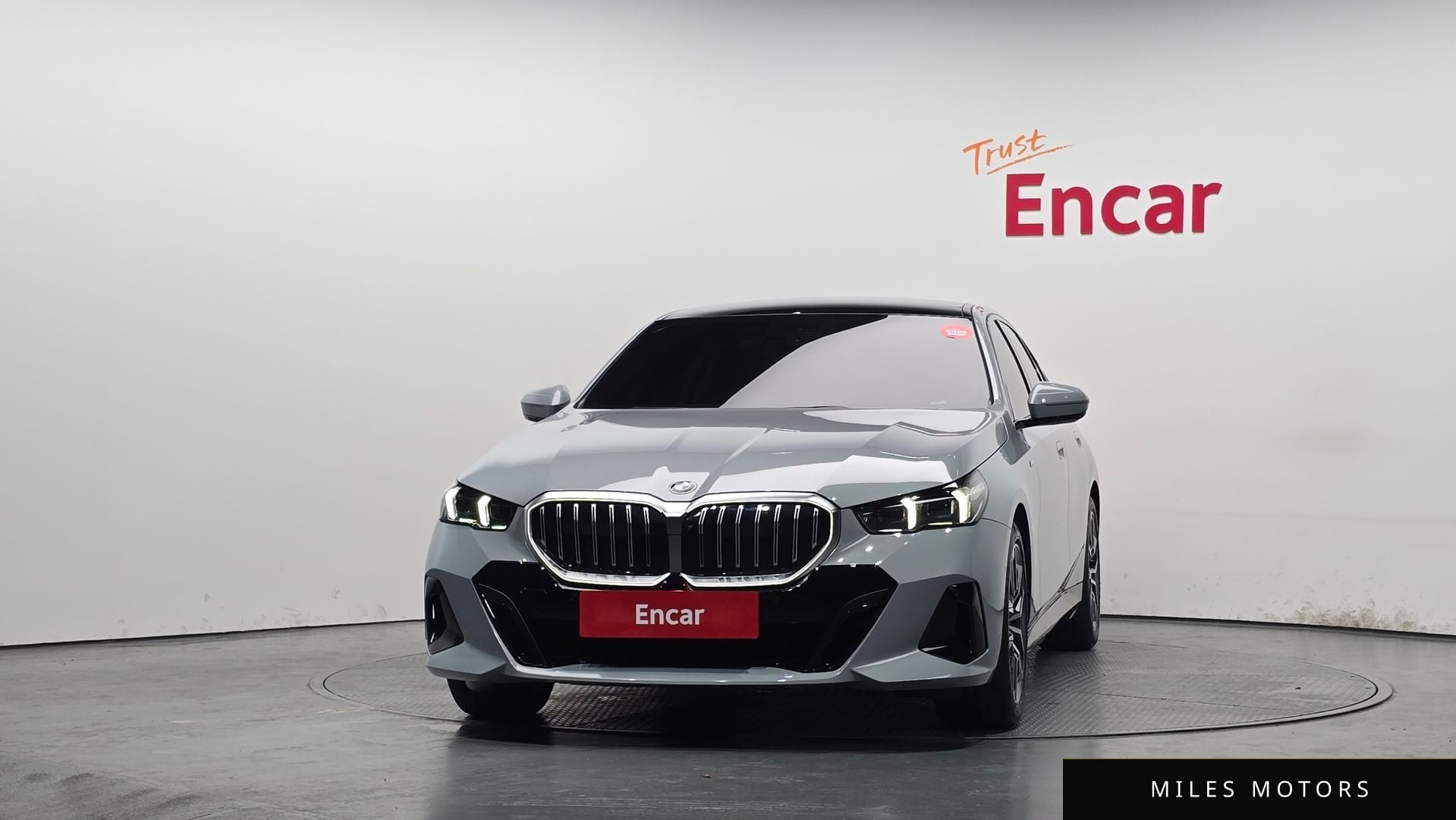 BMW 5 Series (G60) 2024 — миниатюра 3