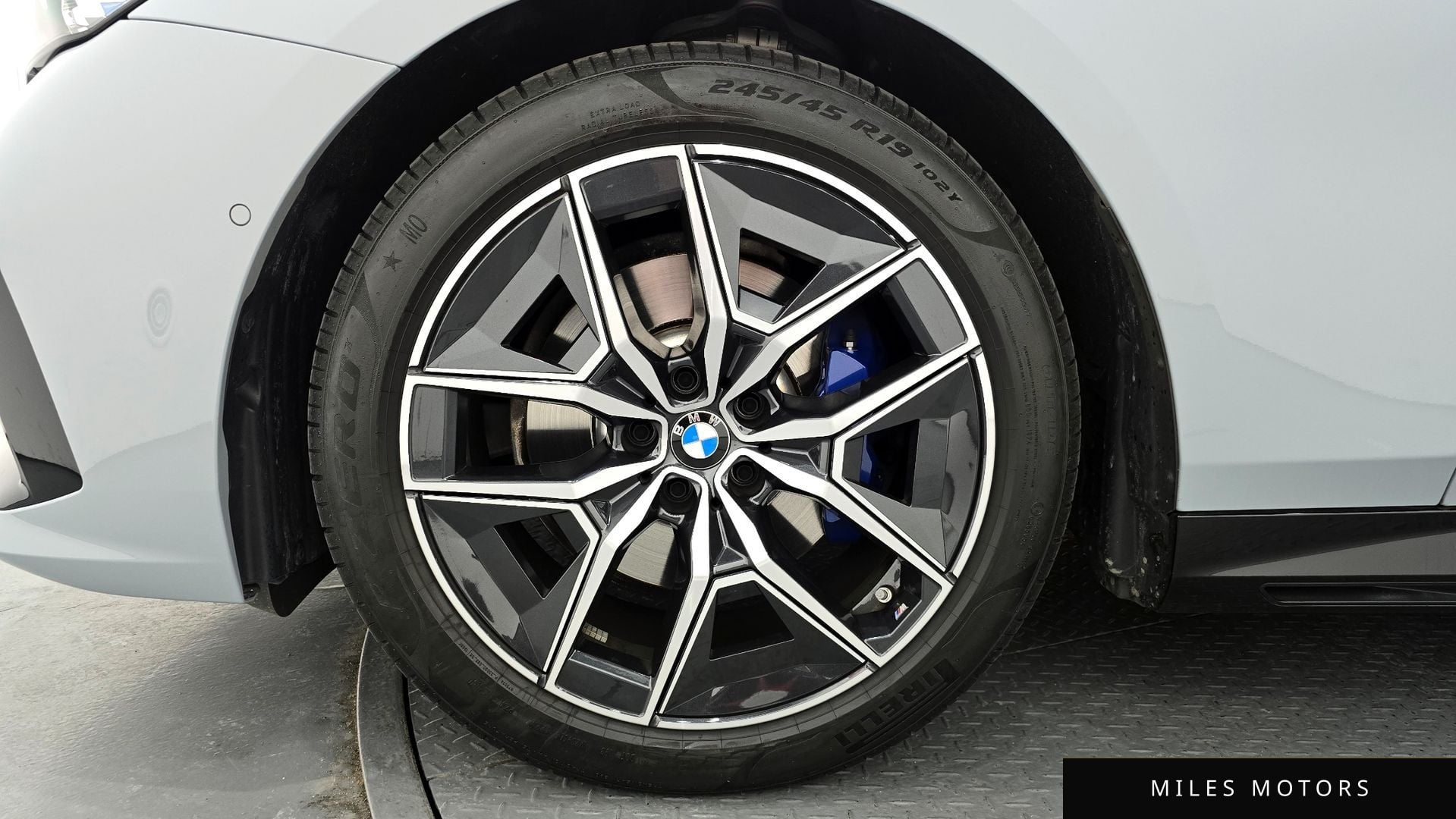 BMW 5 Series (G60) 2024 — миниатюра 5