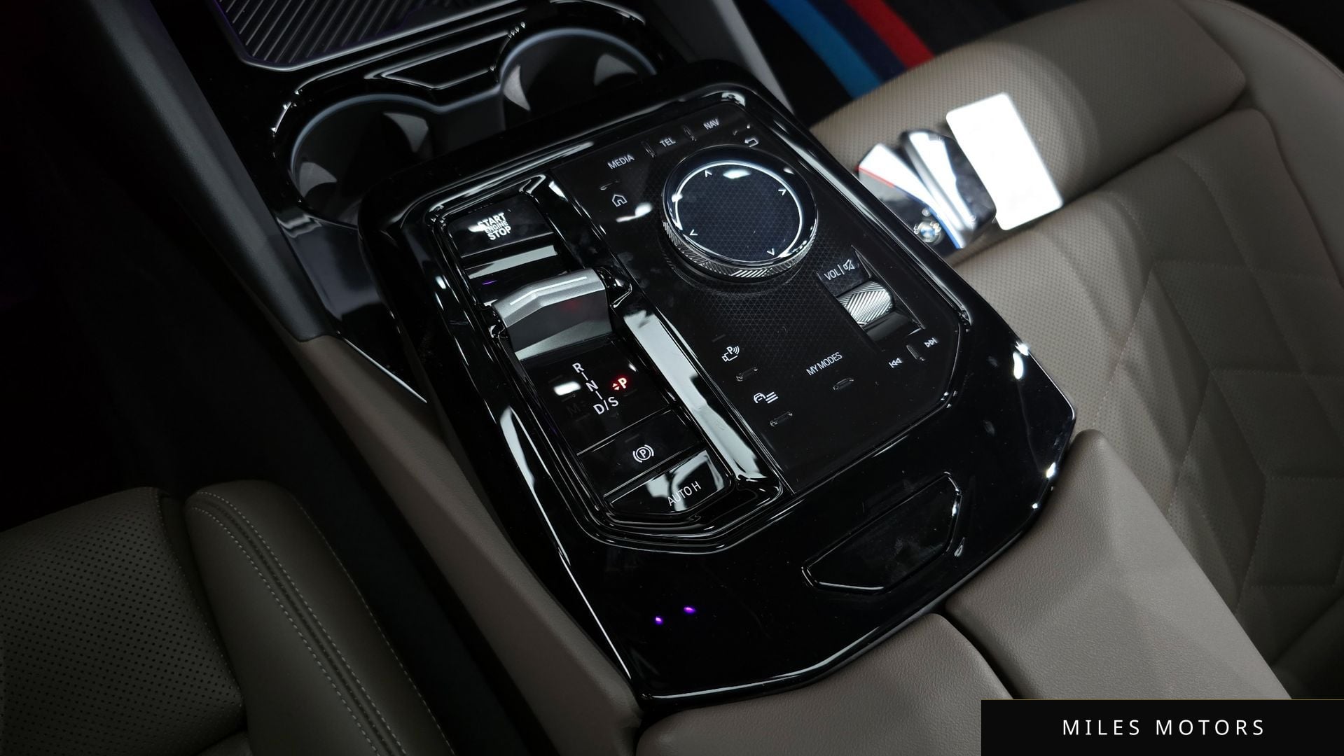 BMW 5 Series (G60) 2024 — миниатюра 12
