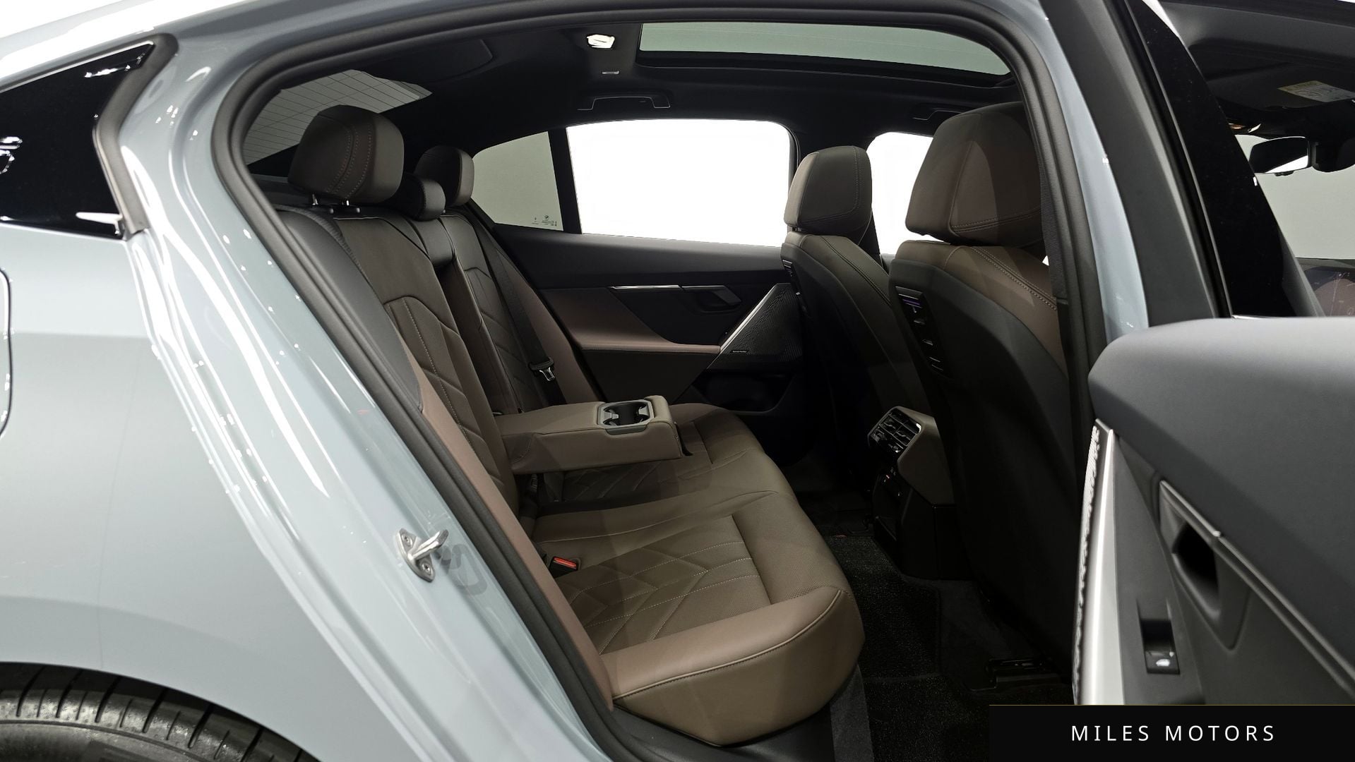 BMW 5 Series (G60) 2024 — миниатюра 18