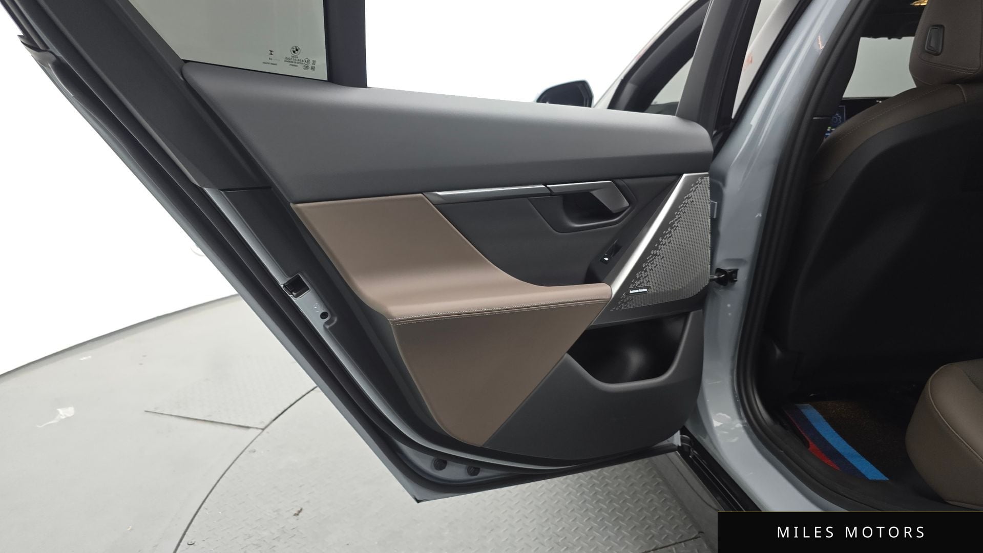 BMW 5 Series (G60) 2024 — миниатюра 15