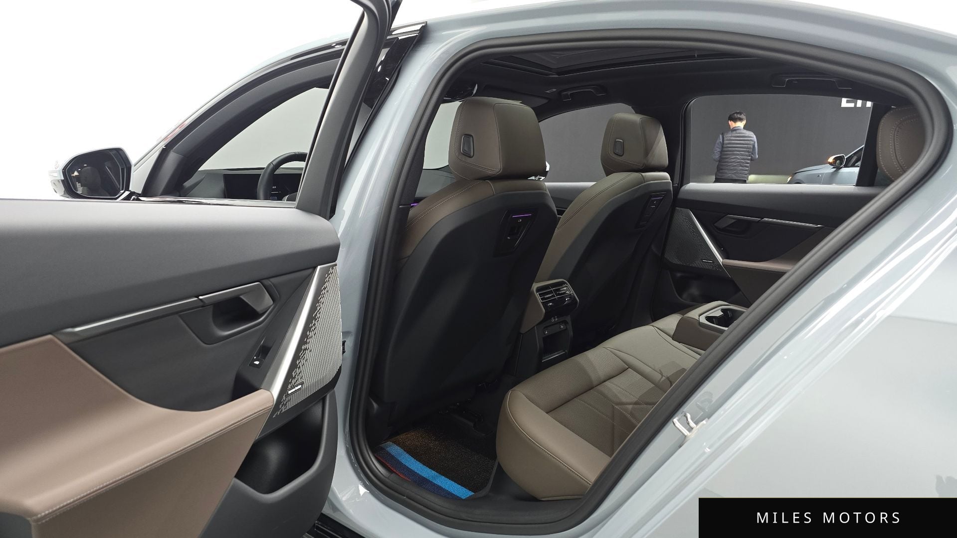 BMW 5 Series (G60) 2024 — миниатюра 16