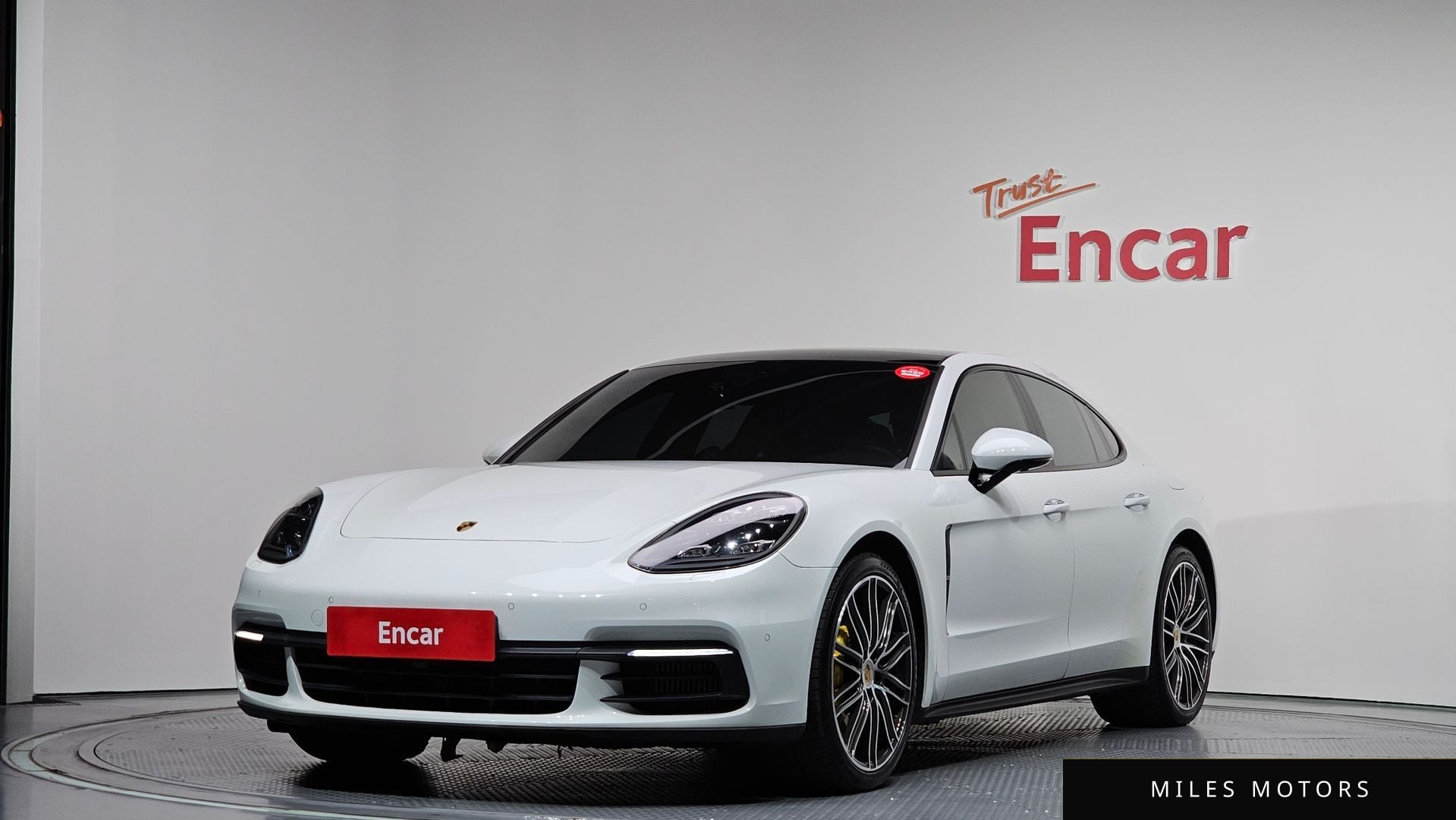 Porsche Panamera 2018 — фото 1 из 12