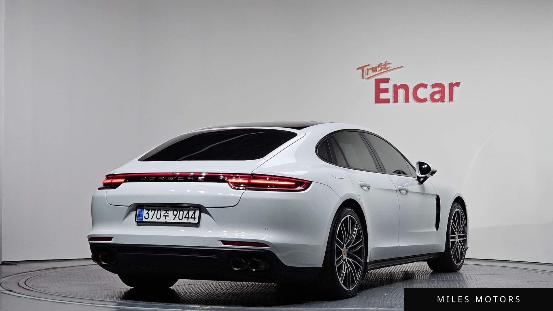 Porsche Panamera 2018 — миниатюра 2