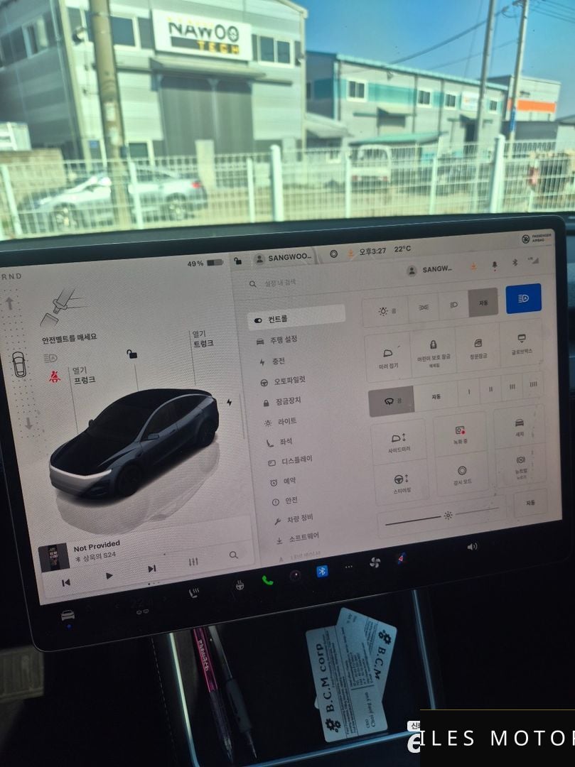Tesla Model Y 2025 — миниатюра 9