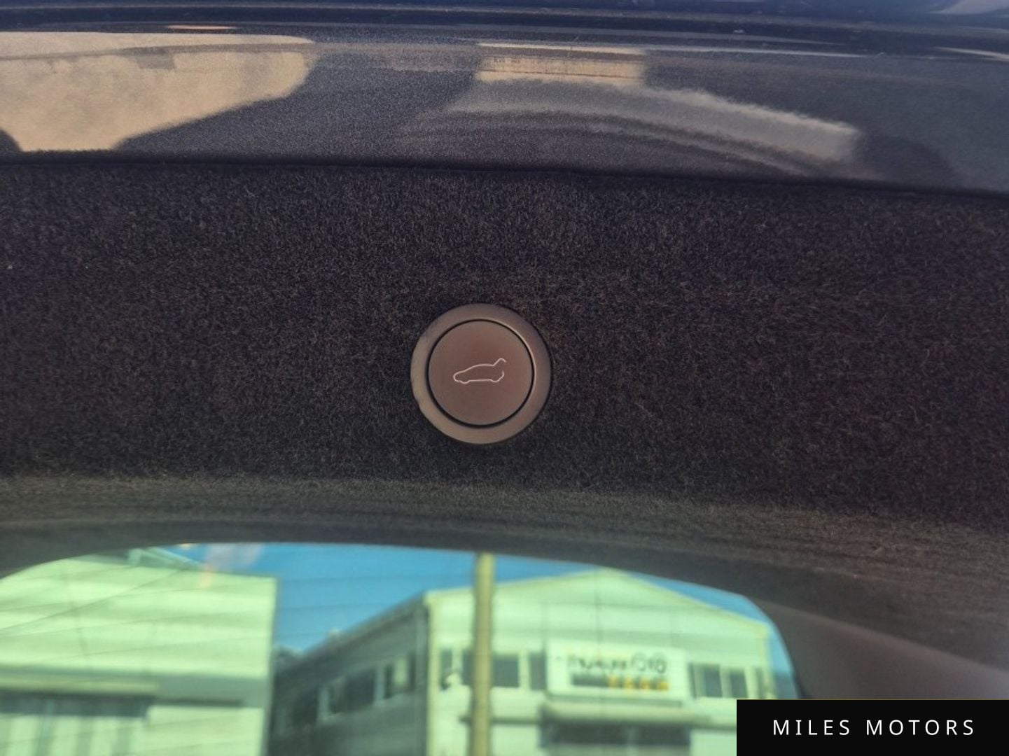Tesla Model Y 2025 — миниатюра 12