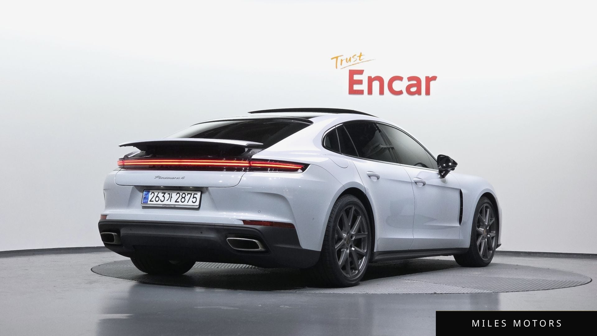 Porsche Panamera 2025 — миниатюра 2