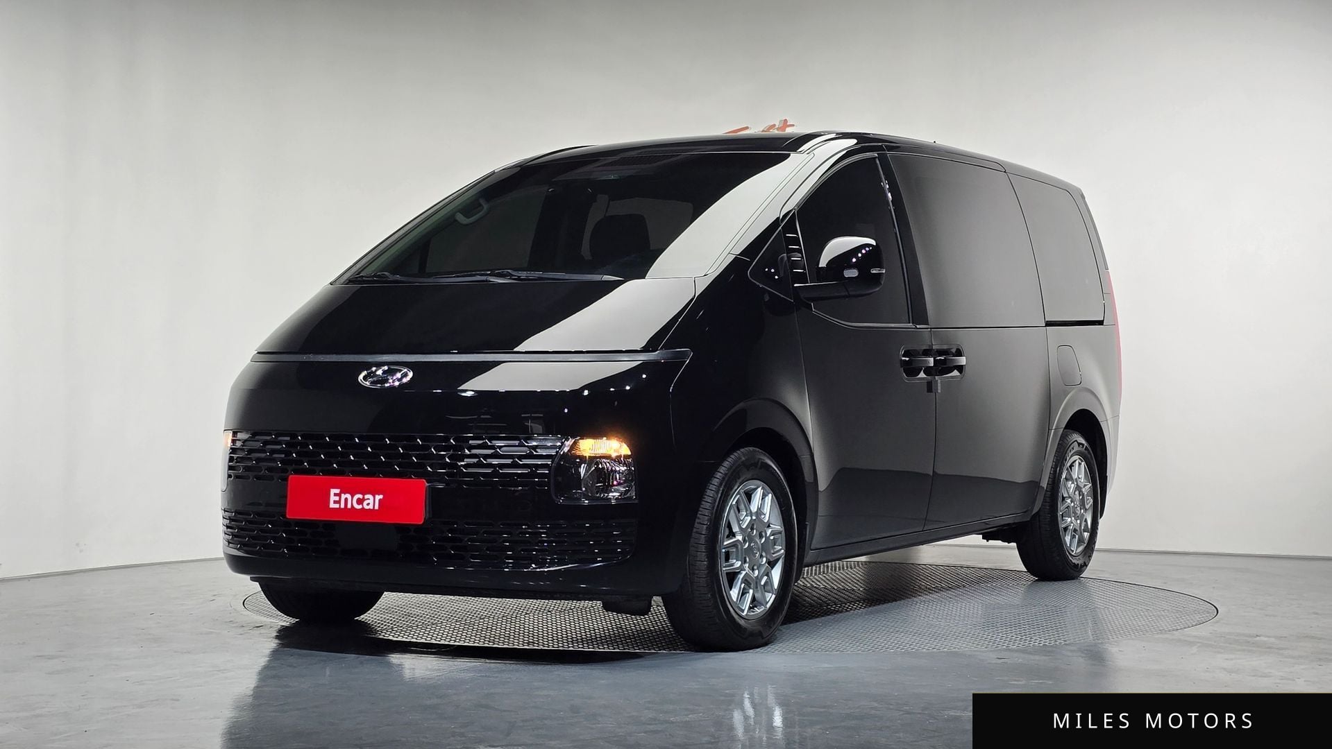 Hyundai Staria 2023 — фото 1 из 12