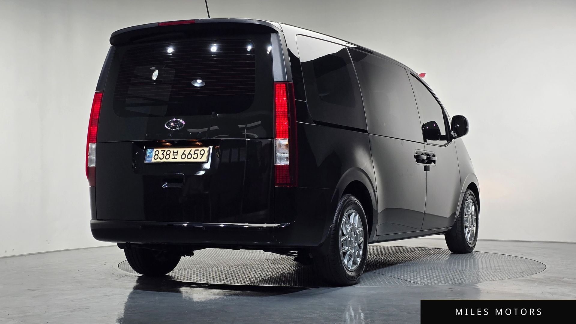 Hyundai Staria 2023 — миниатюра 2