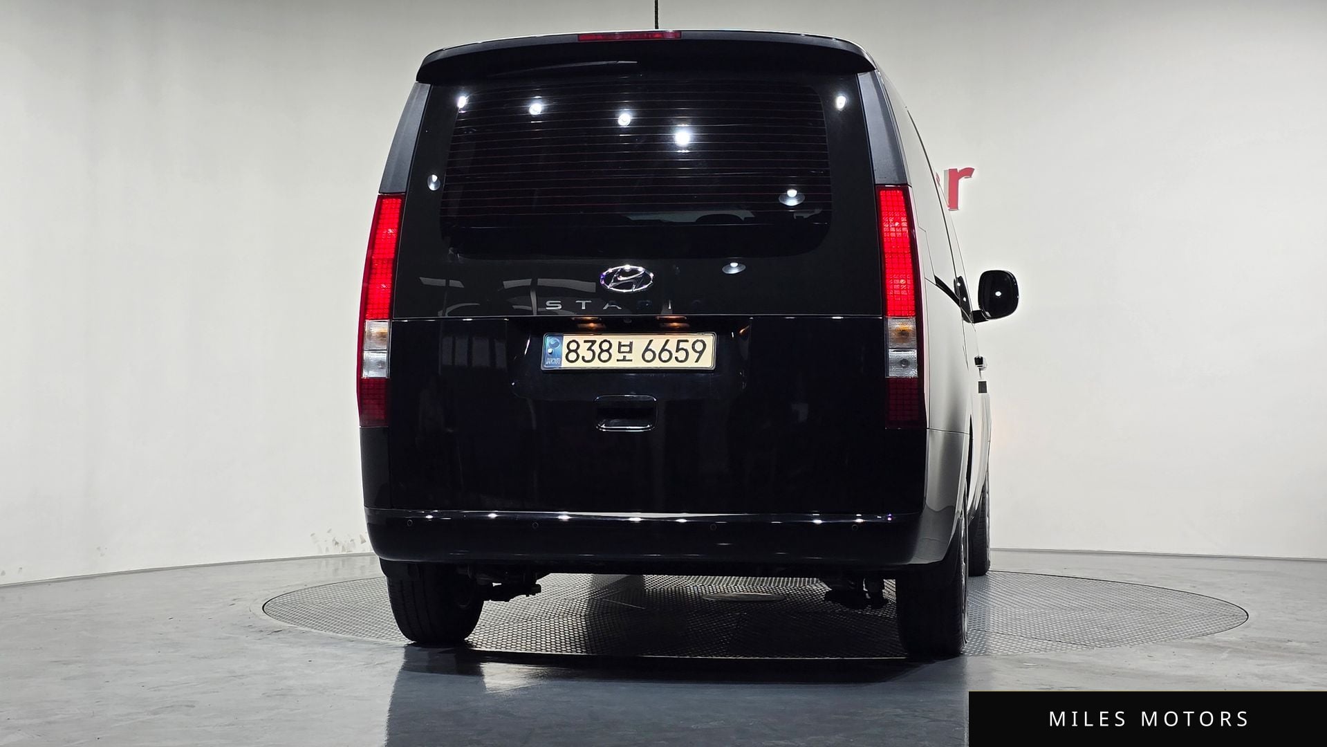 Hyundai Staria 2023 — миниатюра 4