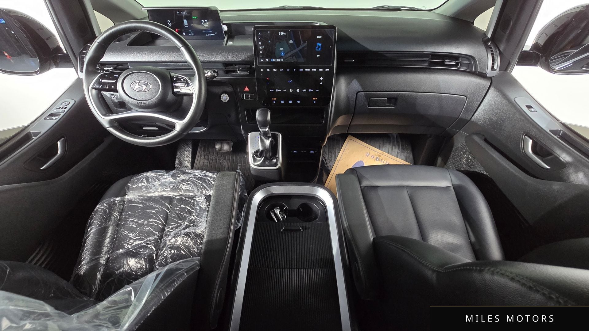 Hyundai Staria 2023 — миниатюра 7