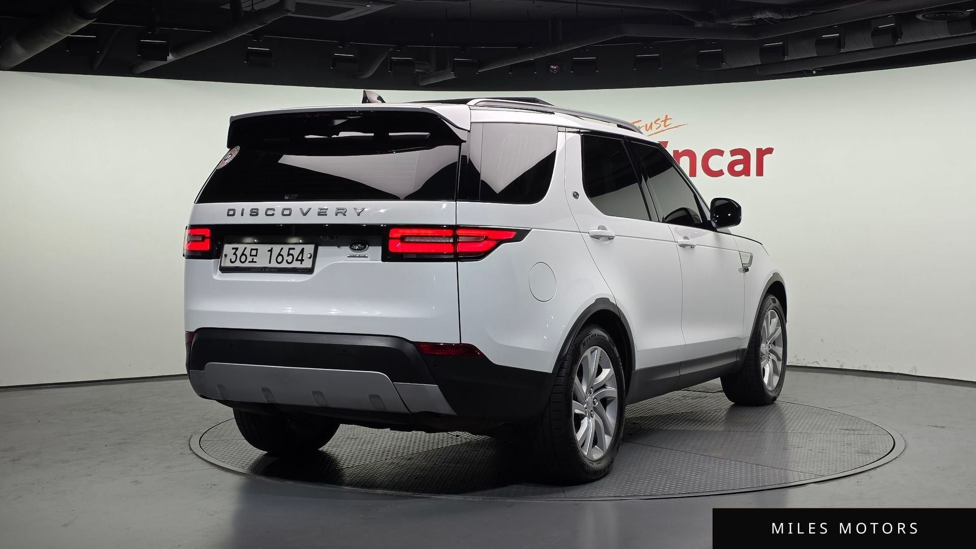 Land Rover Discovery 2019 — миниатюра 2