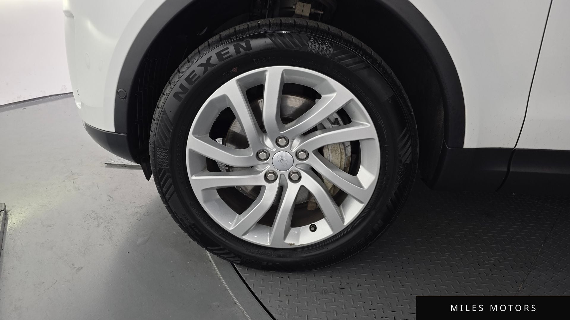 Land Rover Discovery 2019 — миниатюра 5