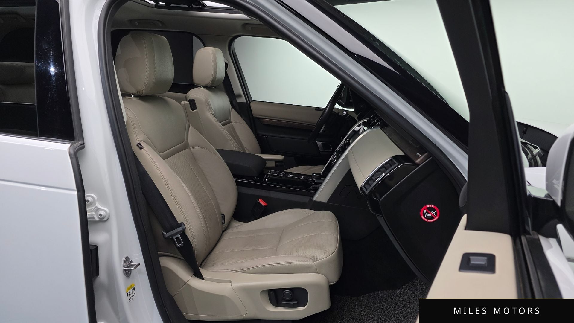 Land Rover Discovery 2019 — миниатюра 10