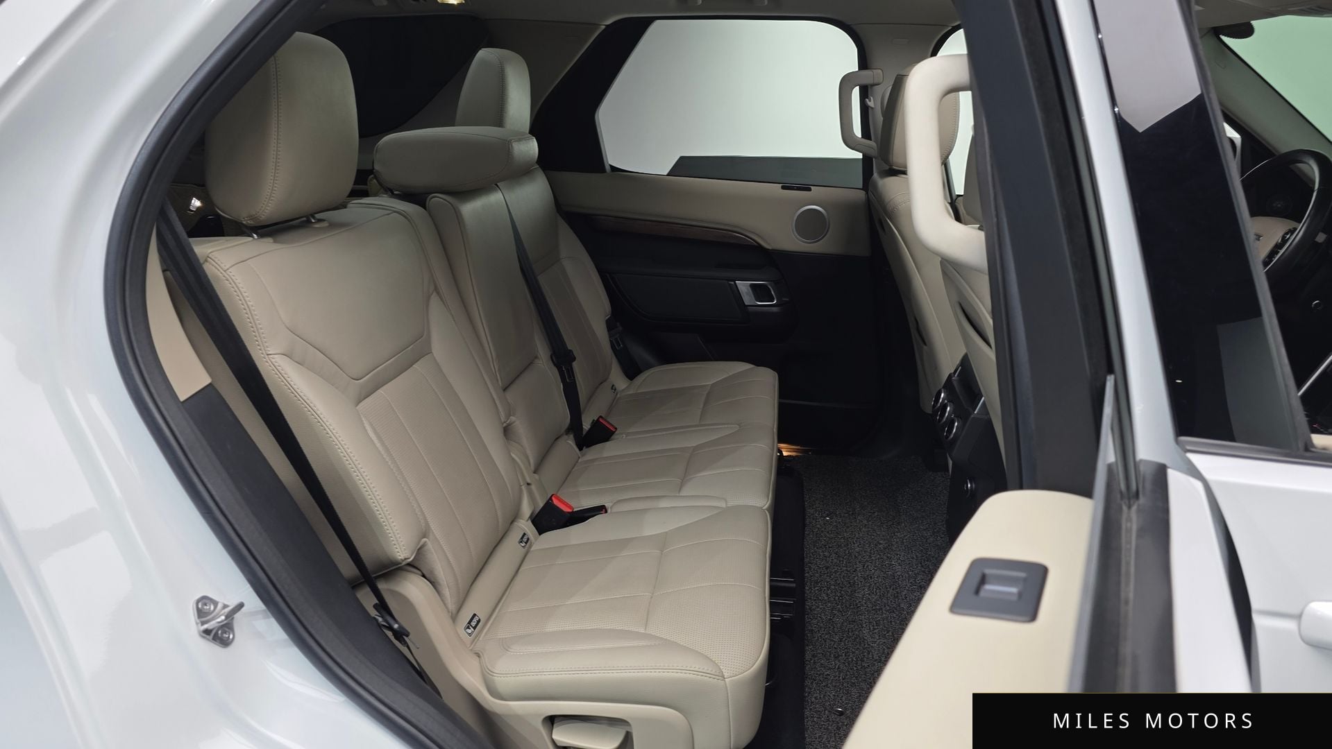 Land Rover Discovery 2019 — миниатюра 12