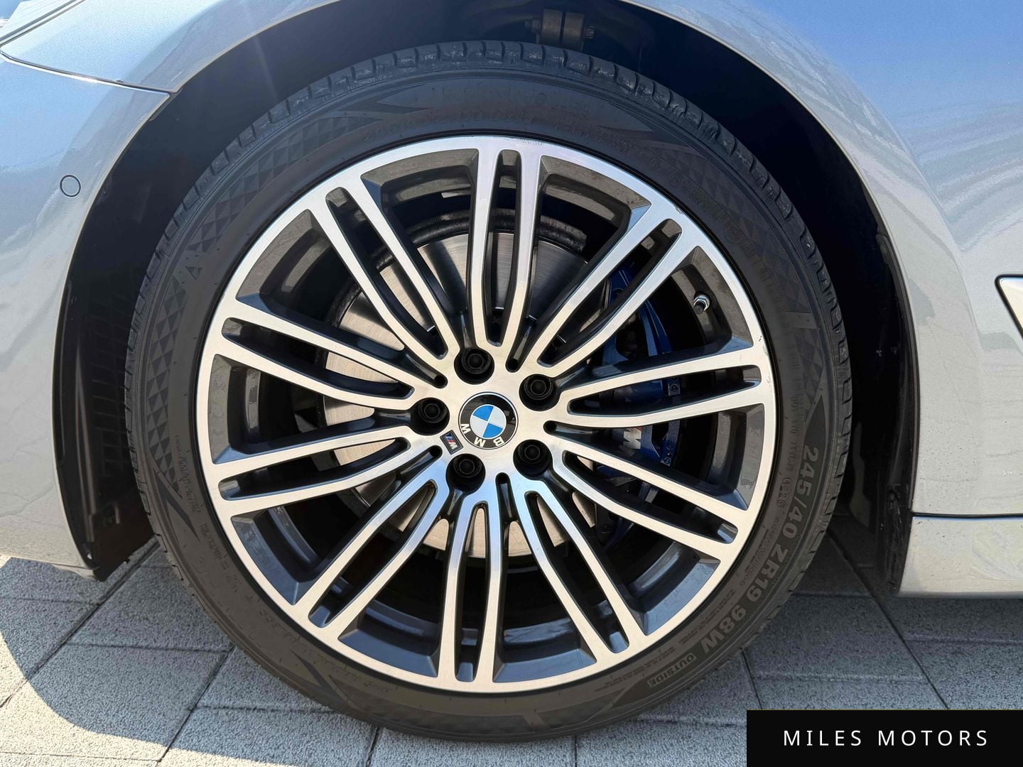 BMW 5 Series (G30) 2019 — миниатюра 5