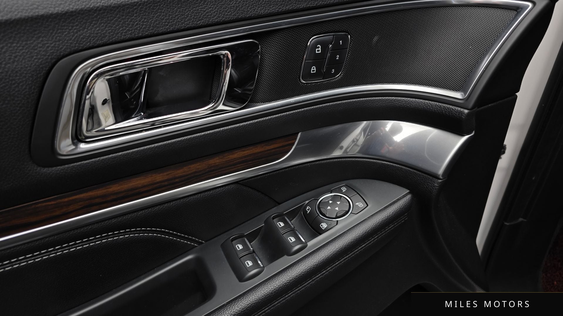 Ford Explorer 2018 — миниатюра 28