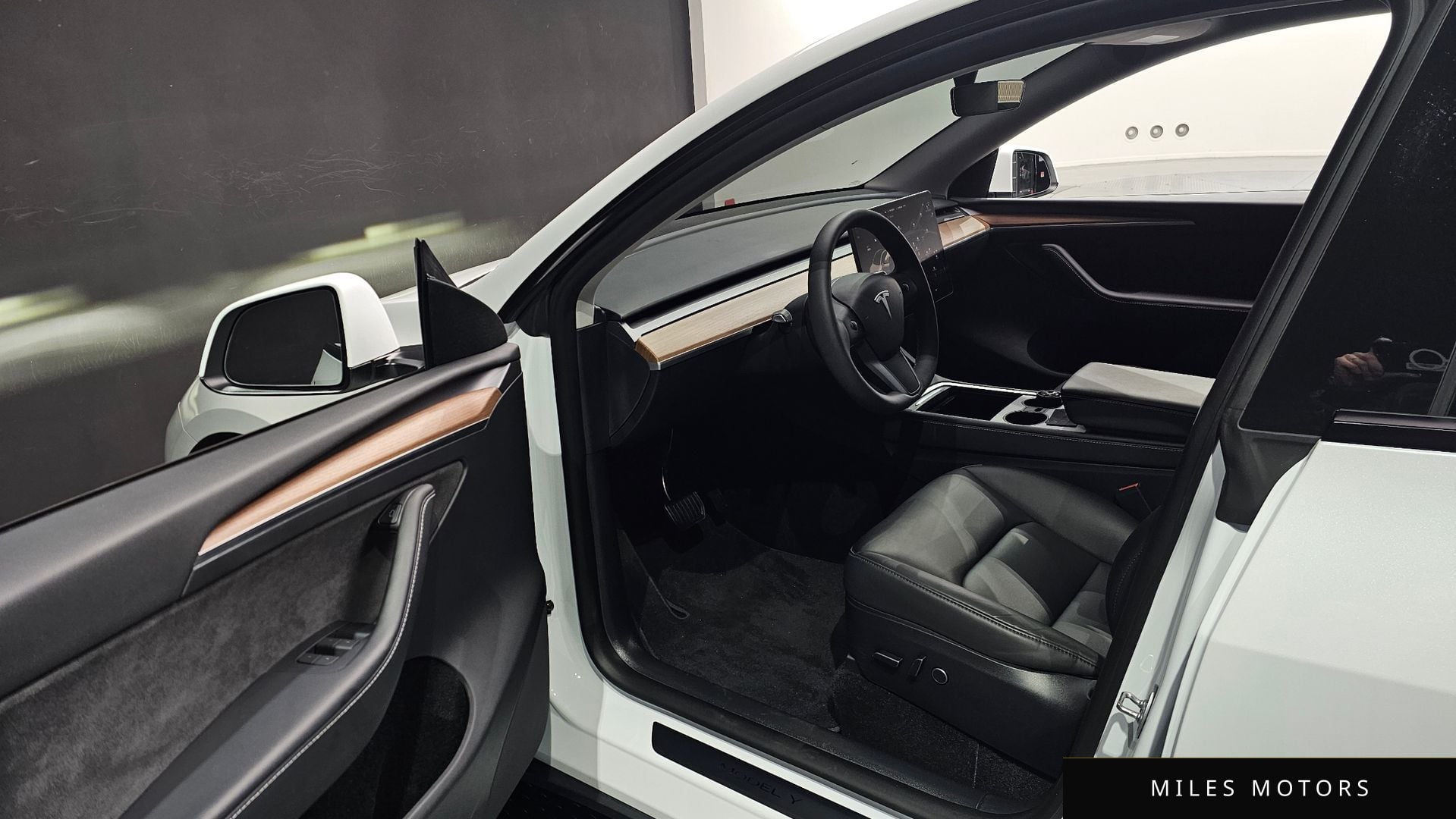 Tesla 모델 Y 2023 — миниатюра 12