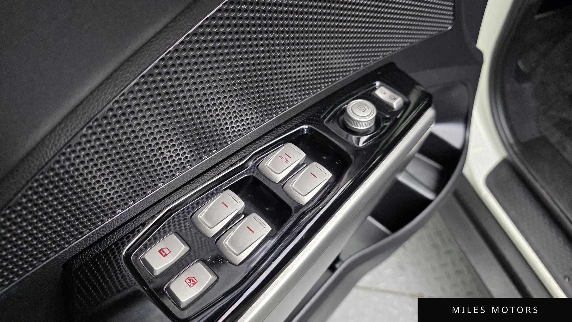 KG Mobility Tivoli 2016 — миниатюра 12