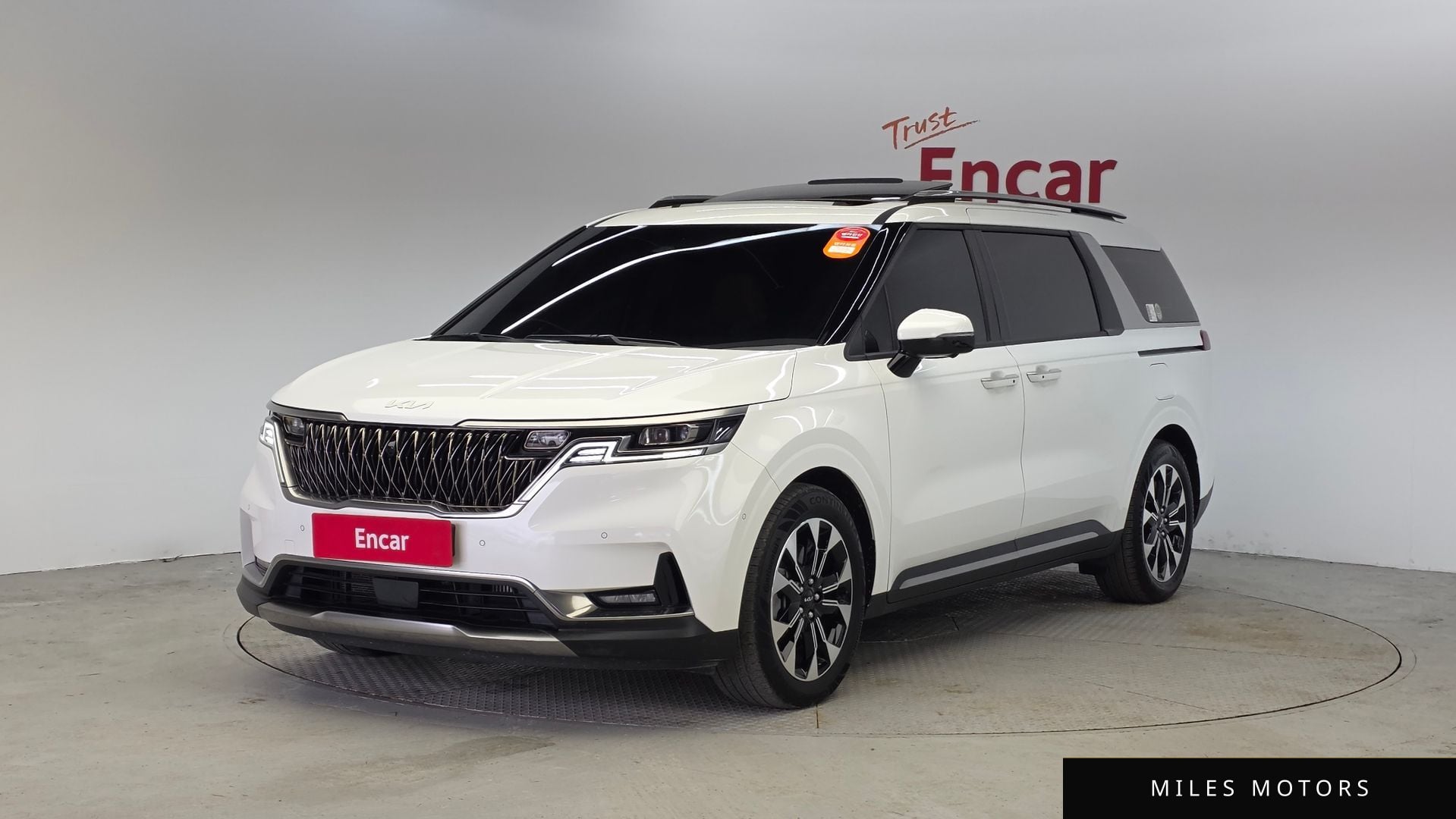 Kia Carnival 2023 — фото 1 из 12