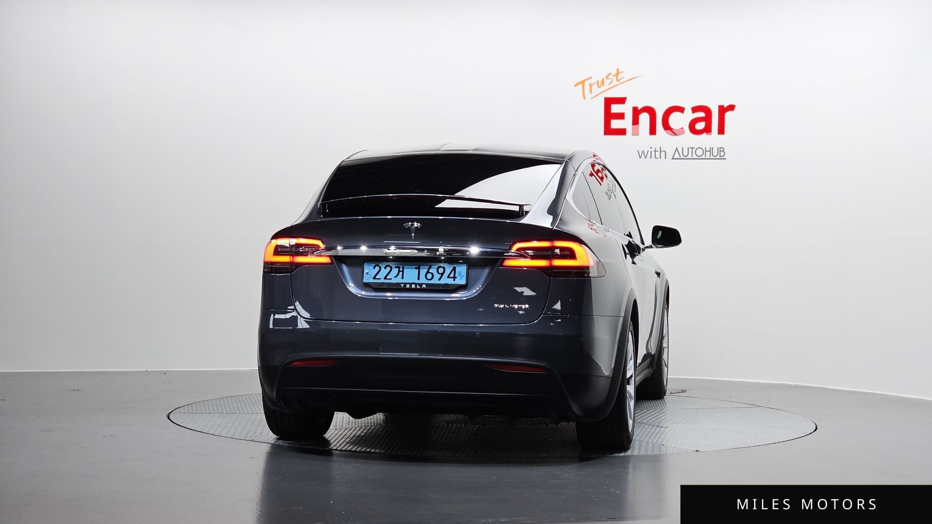 Tesla Model X 2020 — миниатюра 4