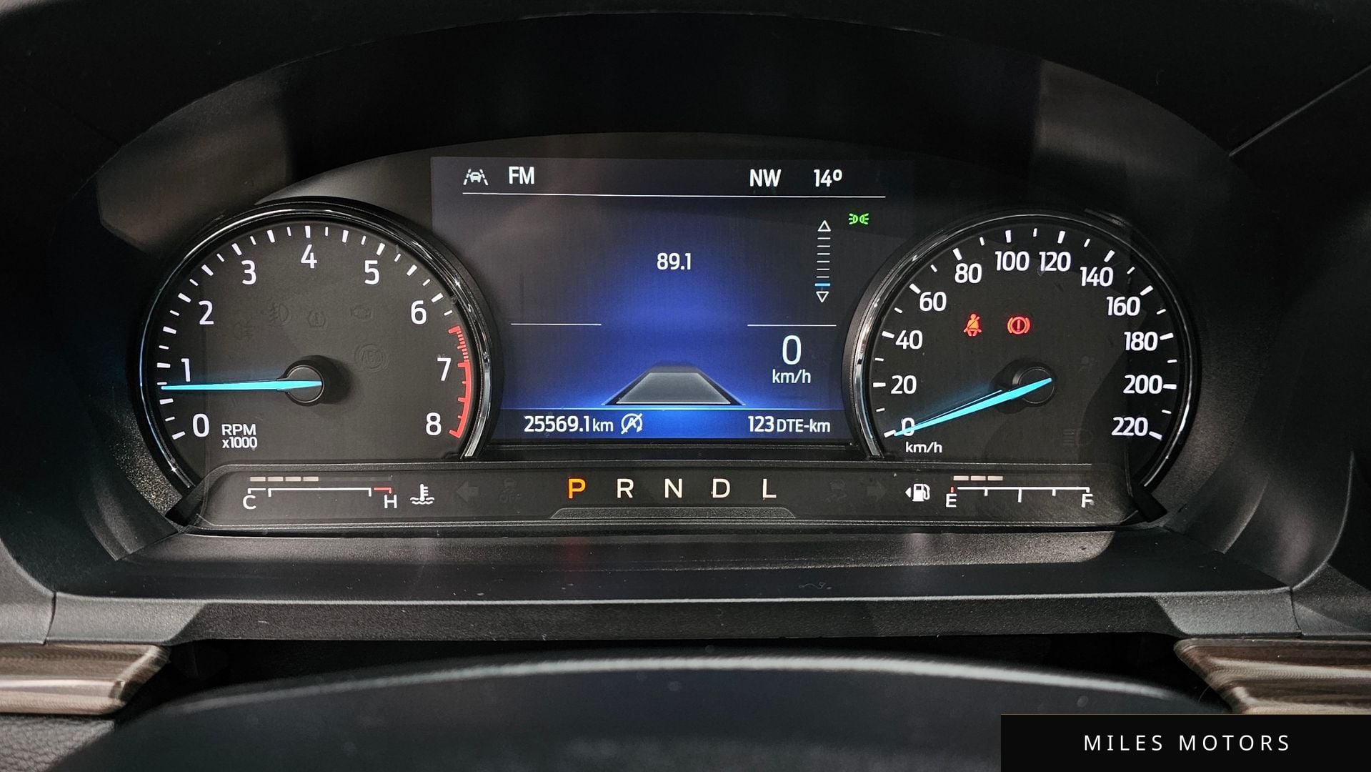 Ford Explorer 2022 — миниатюра 8