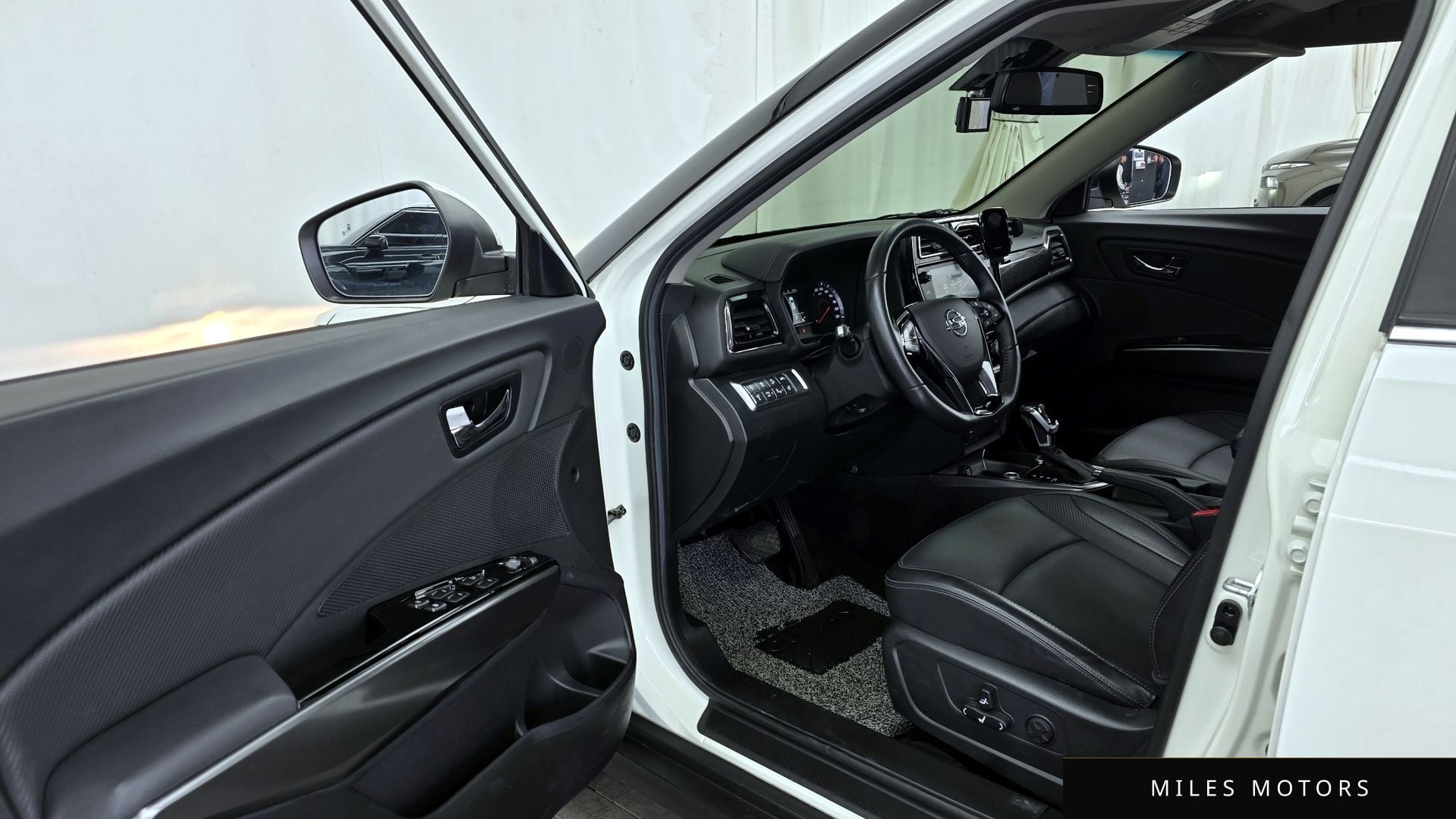 KG Mobility 베리 뉴 티볼리 2023 — миниатюра 10