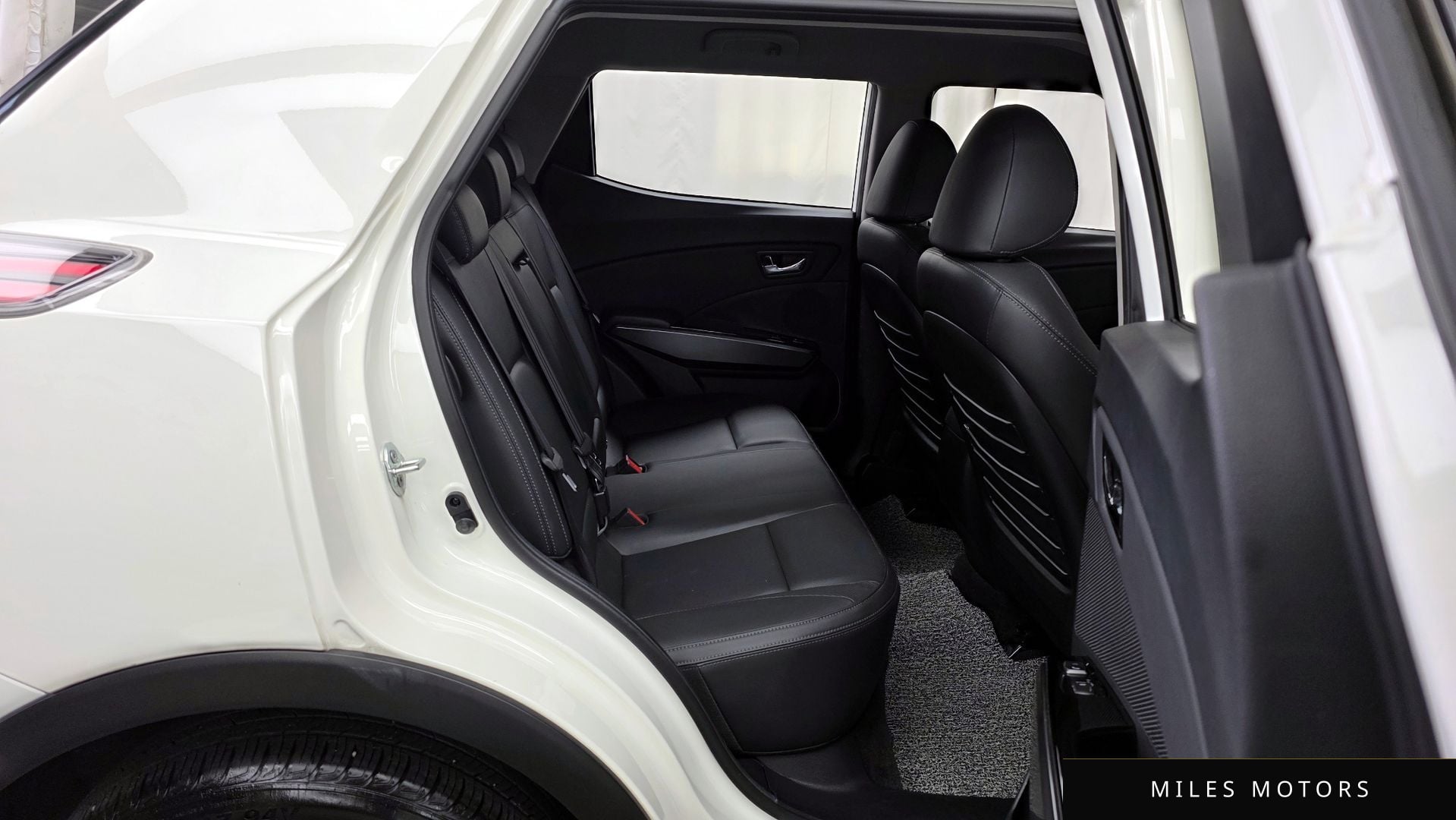 KG Mobility 베리 뉴 티볼리 2023 — миниатюра 12