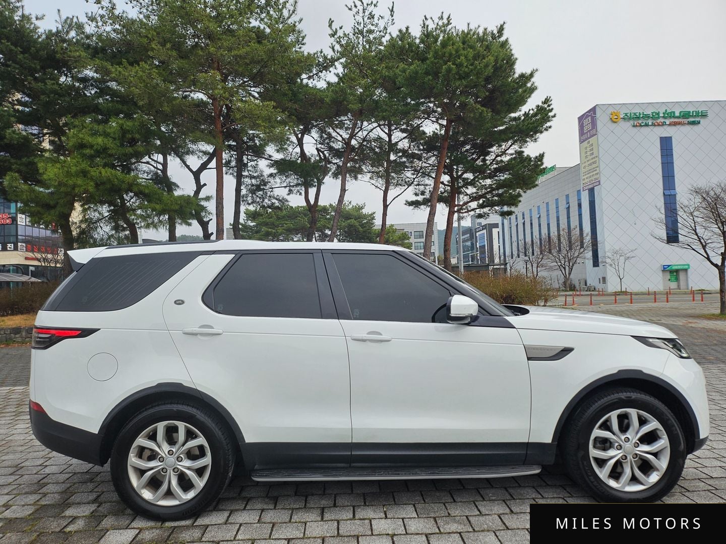 Land Rover Discovery 2018 — миниатюра 4