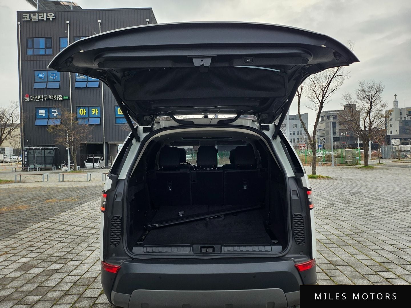 Land Rover Discovery 2018 — миниатюра 8