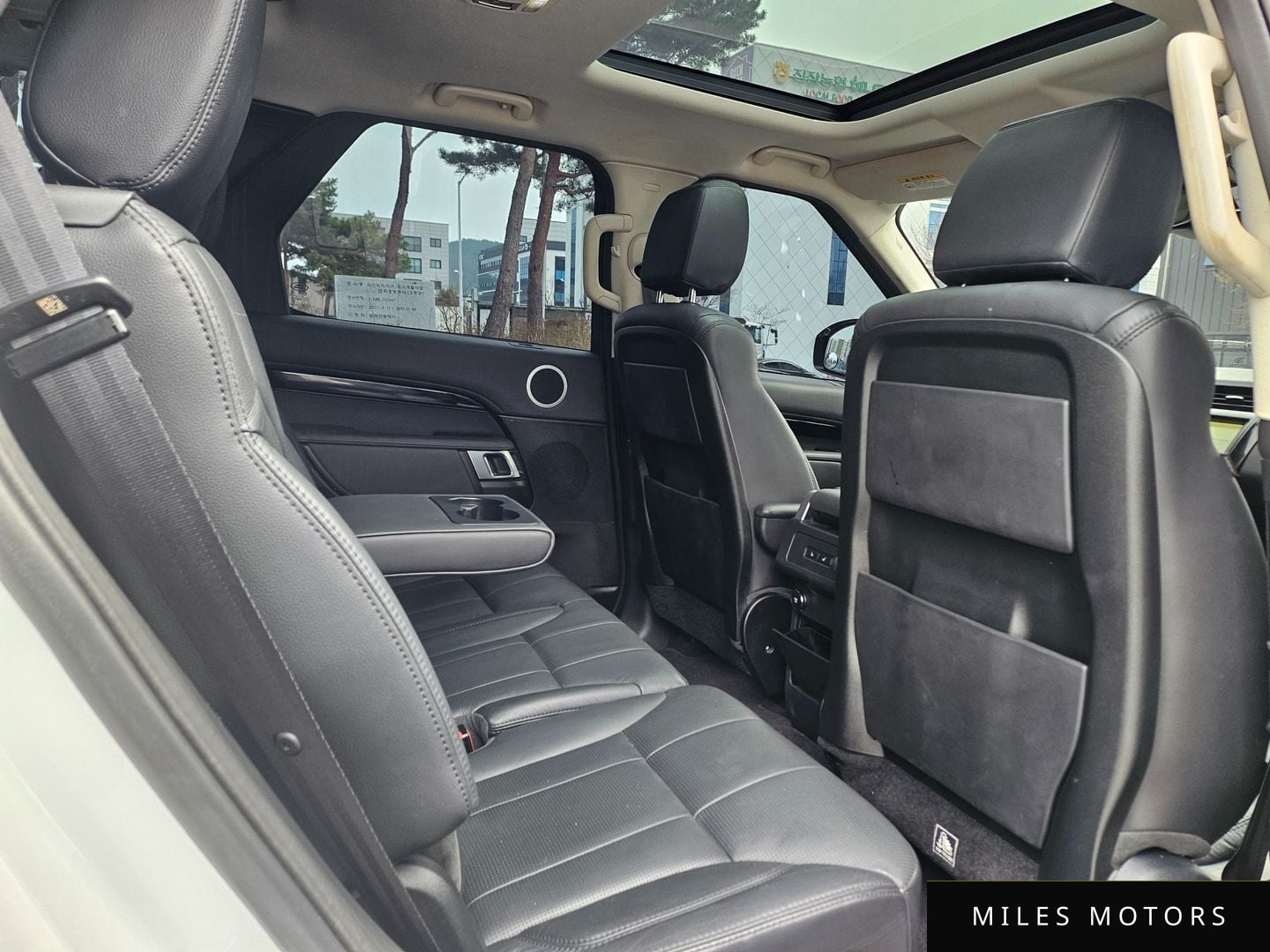 Land Rover Discovery 2018 — миниатюра 12