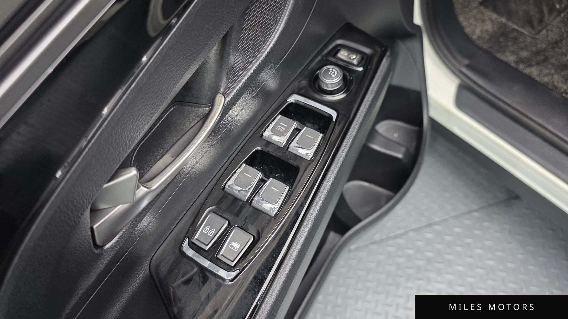 KG Mobility Beautiful Korando 2022 — миниатюра 12
