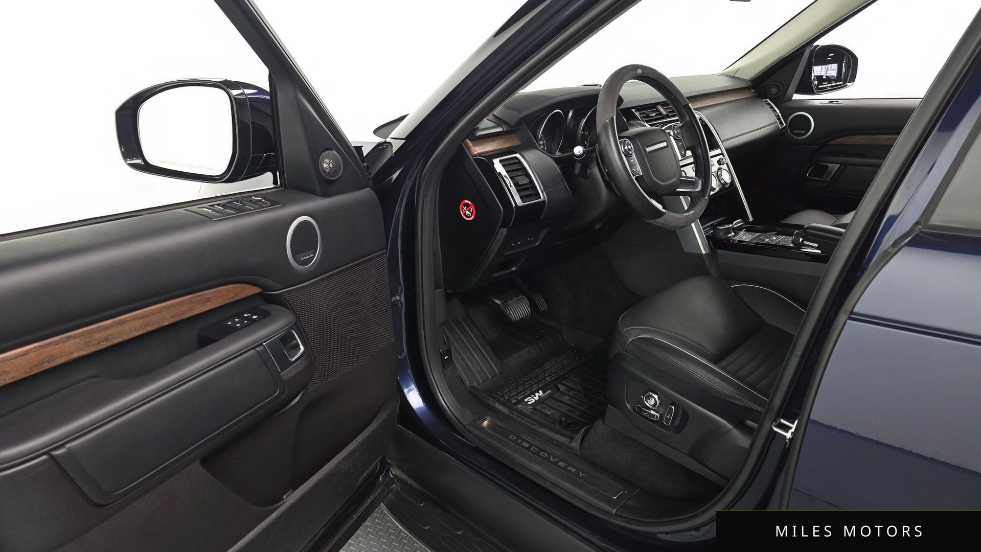 Land Rover Discovery 2017 — миниатюра 10