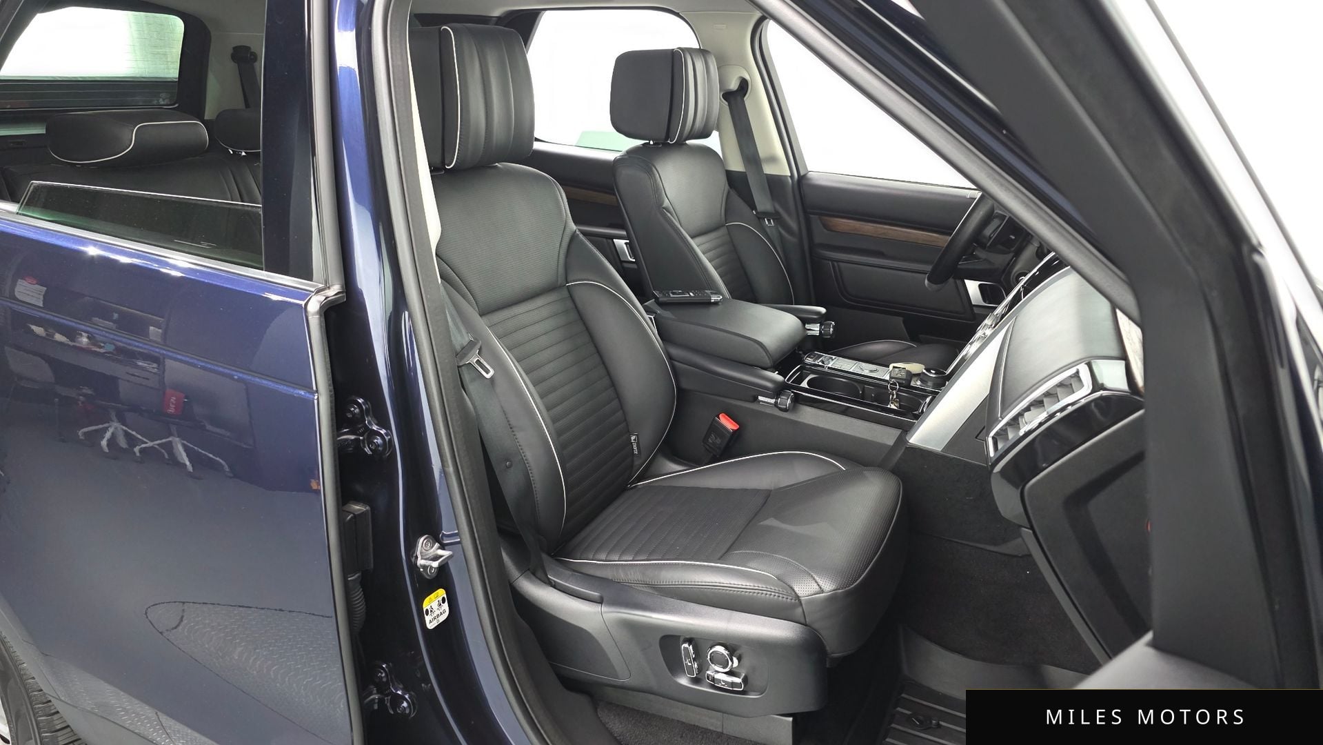 Land Rover Discovery 2017 — миниатюра 12