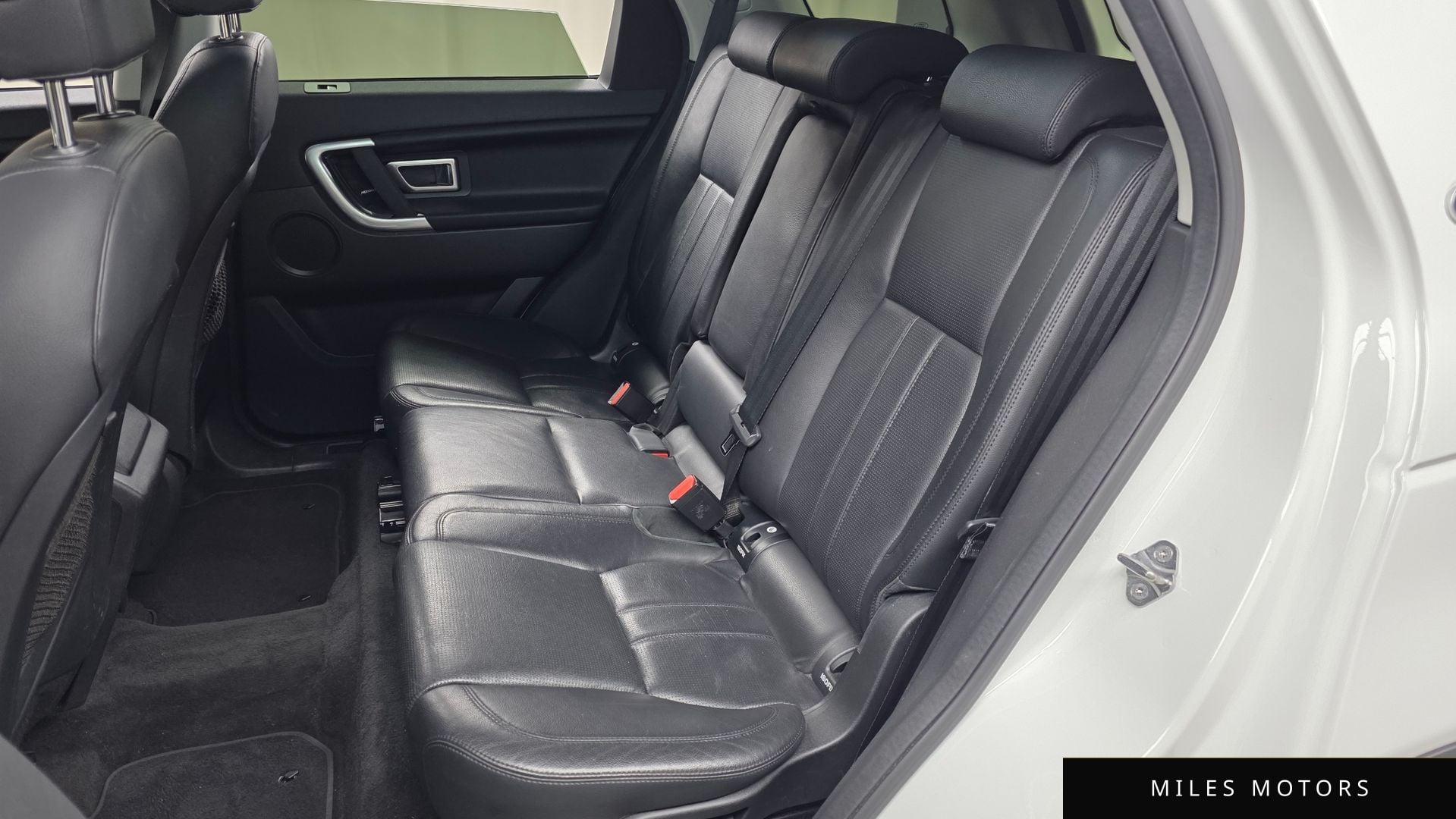 Land Rover Discovery Sport 2017 — миниатюра 12