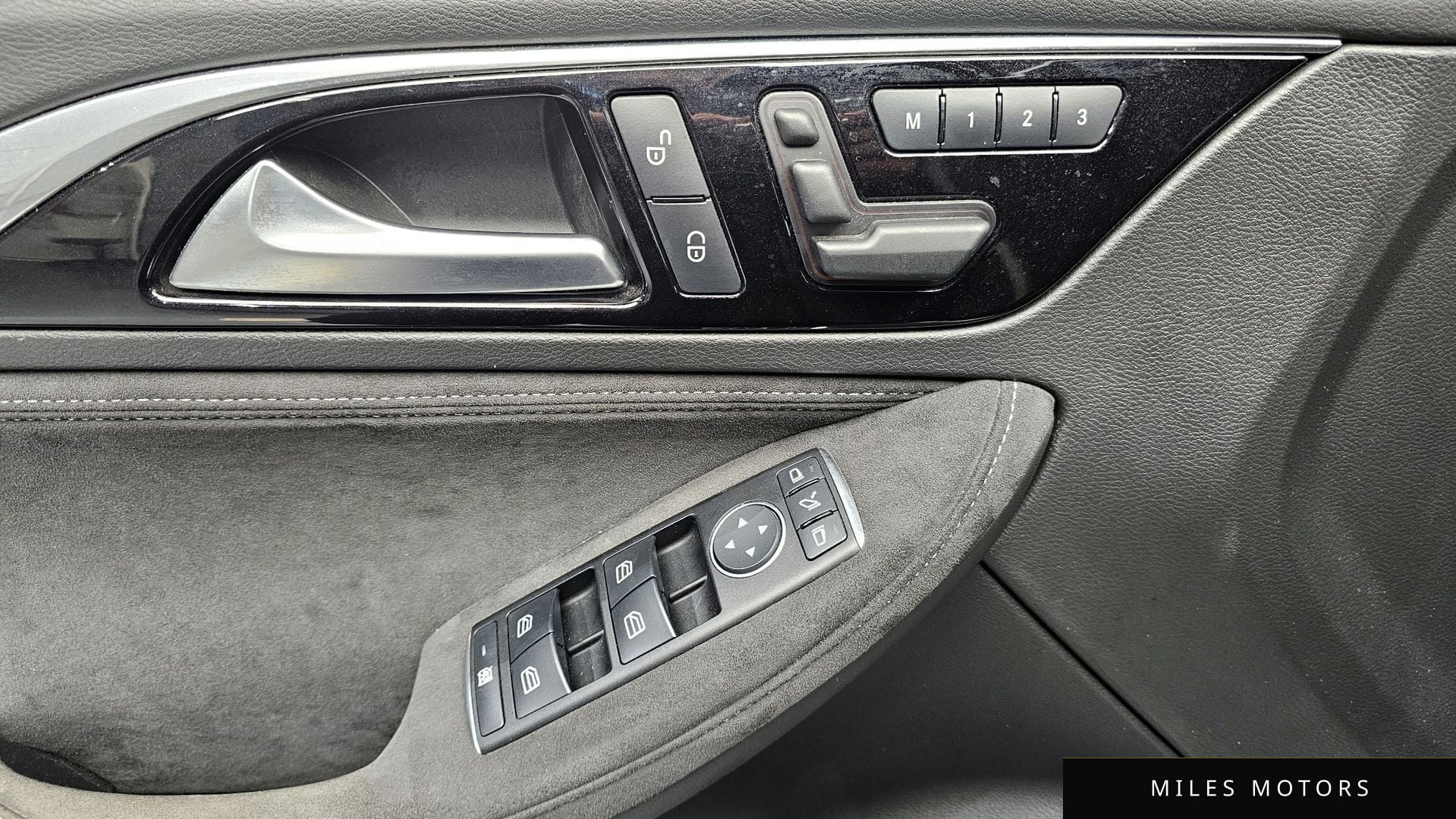 Infiniti Q30 2017 — миниатюра 14