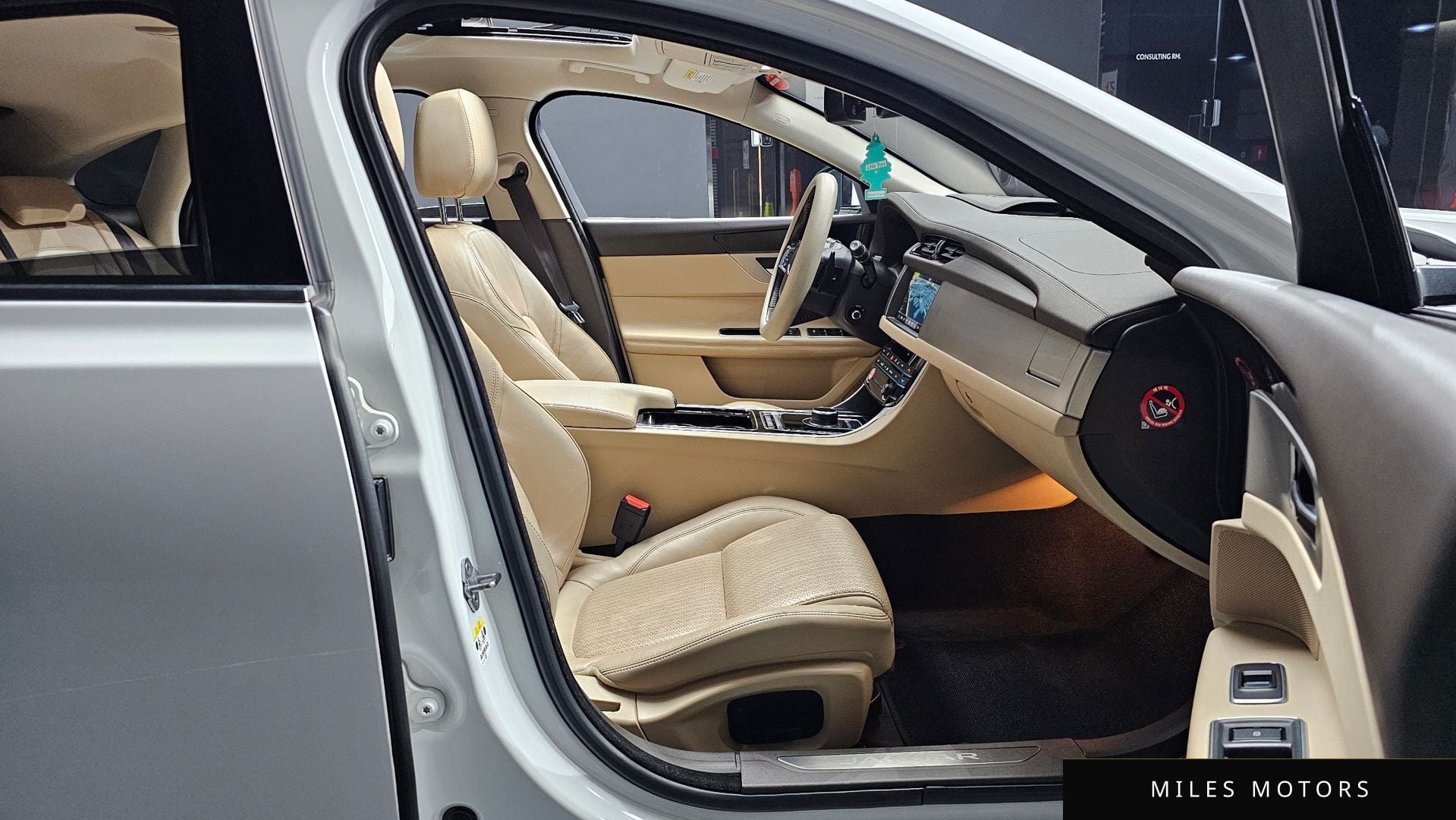Jaguar XF (X260) 2018 — миниатюра 10